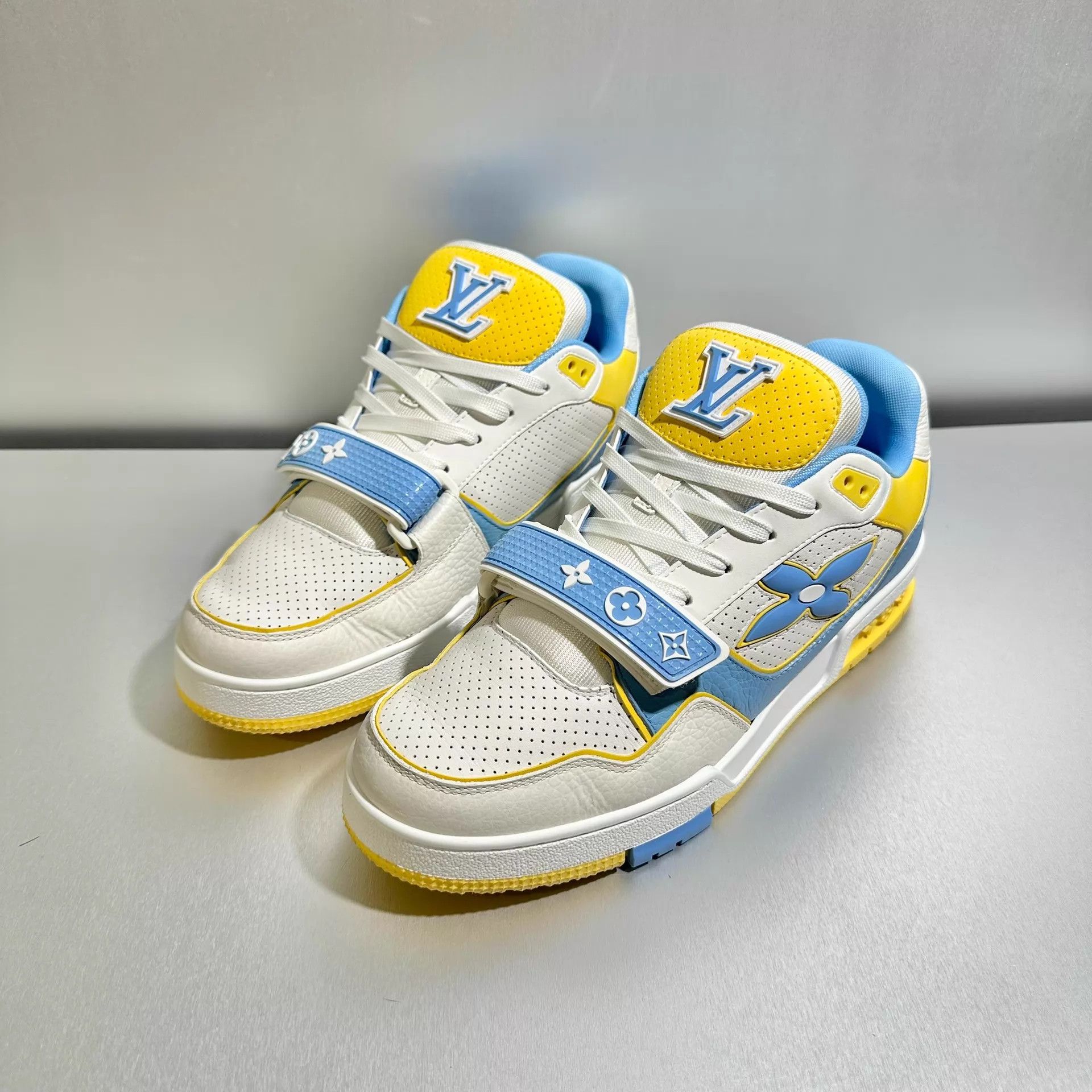 Louis Vuitton Louis Vuitton Trainer Blue Velcro Strap 41.5/7.5 Mint Size US 8.5 / EU 41-42 - 1 Thumbnail