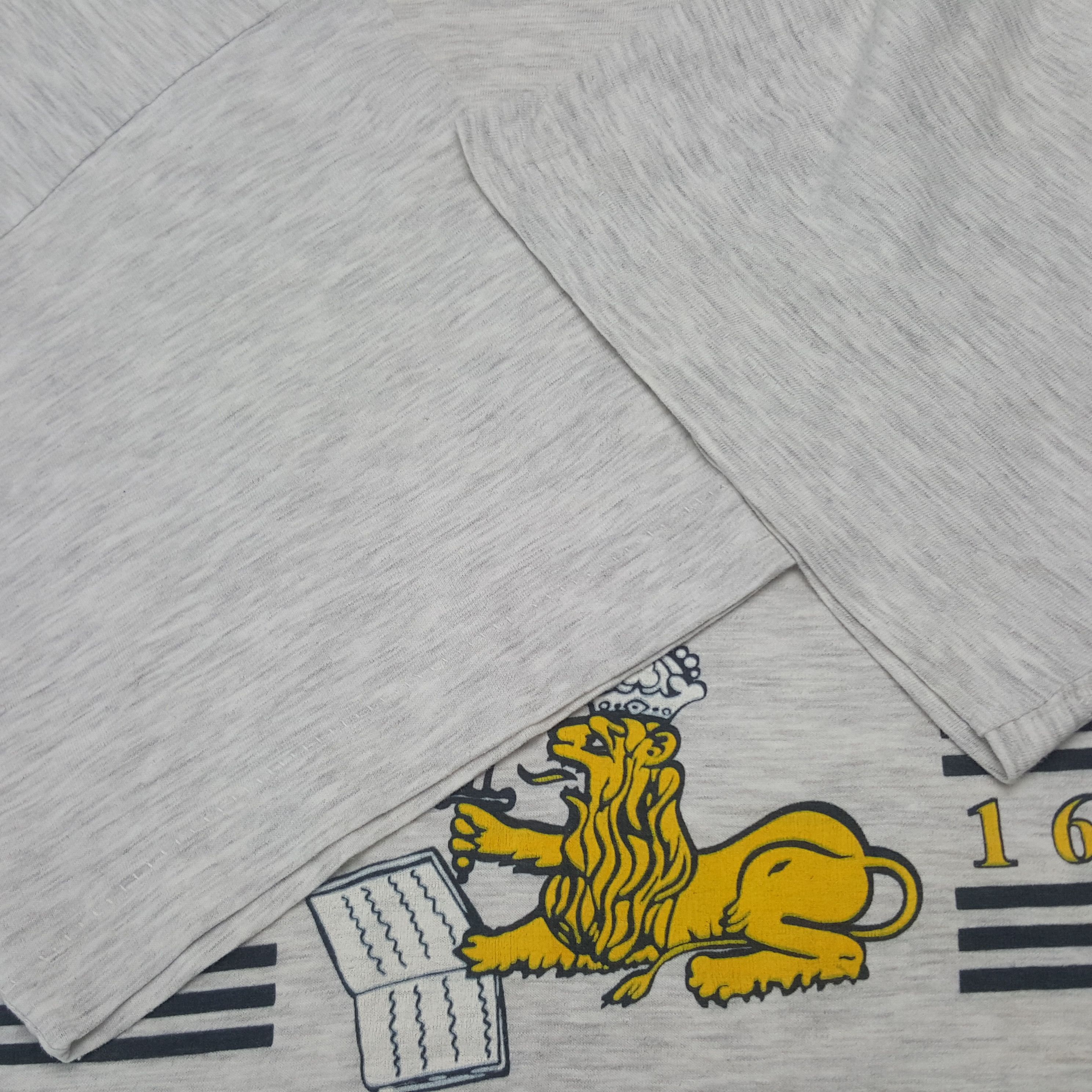 Vintage Vintage University Sweden Tshirt Size US M / EU 48-50 / 2 - 6 Thumbnail
