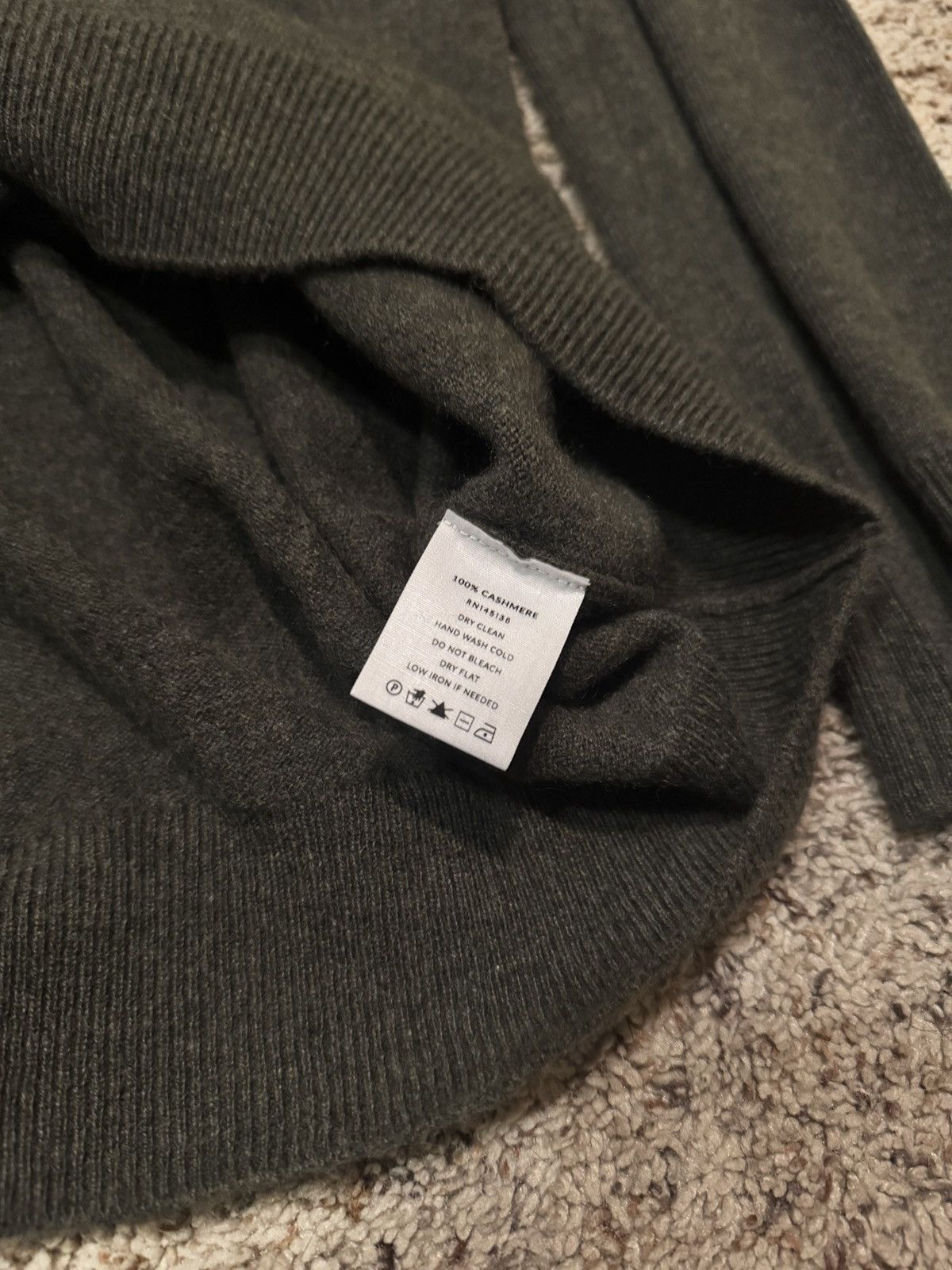 NAADAM Army green soft by NAADAM cashmere v neck sweater Size US XL / EU 56 / 4 - 3 Thumbnail