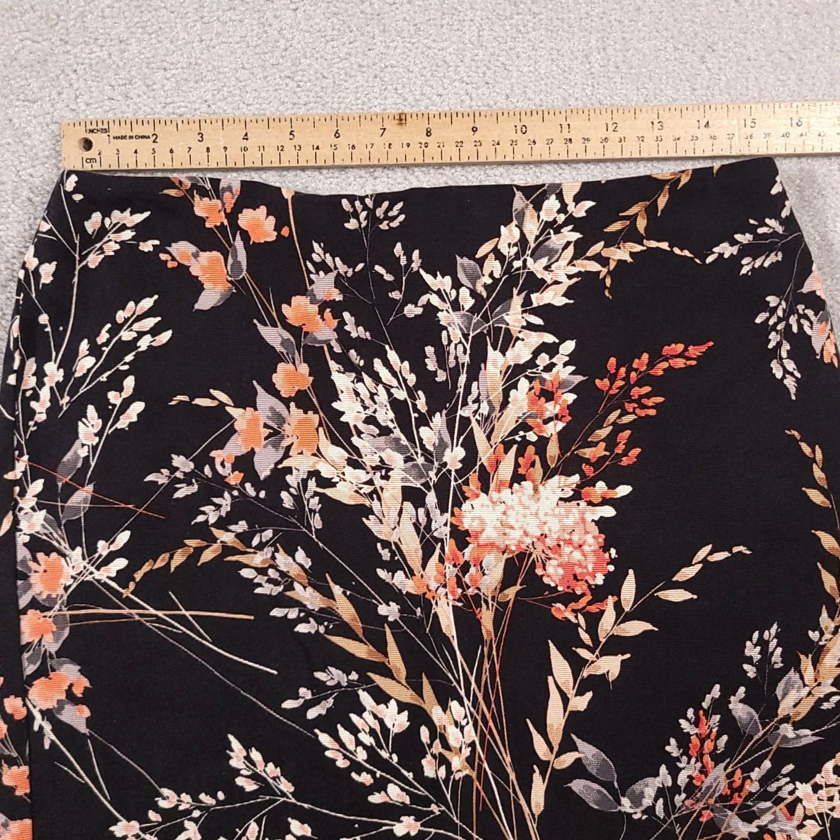 Talbots Talbots Pencil Skirt Women's 12P Petite Black Floral Lyocell Lined Zip Skirt Knee Length Petite Women's 12P Black Floral Lyocell Lined Zipper Size 34" / US 12 / IT 48 - 5 Thumbnail
