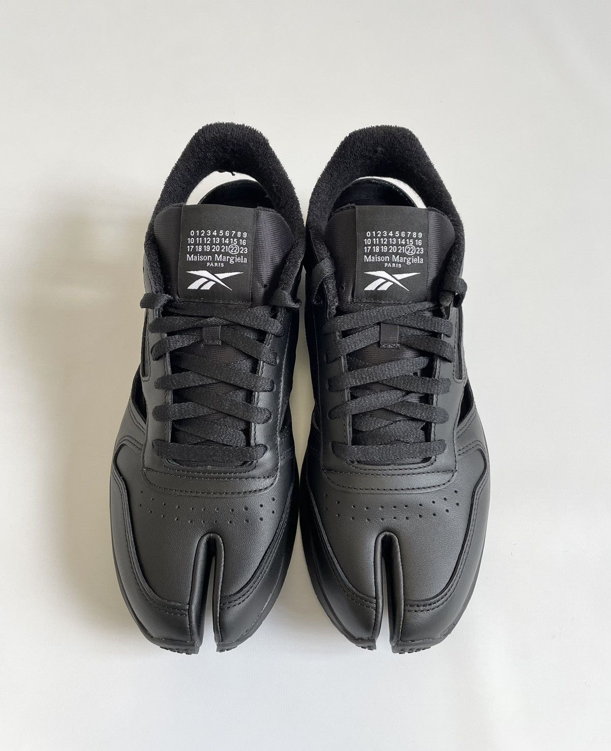 Maison Margiela × Reebok ‘Project 0 CL’ Tabi Cut Out Sneakers Size US 9 / IT 39 - 10 Thumbnail