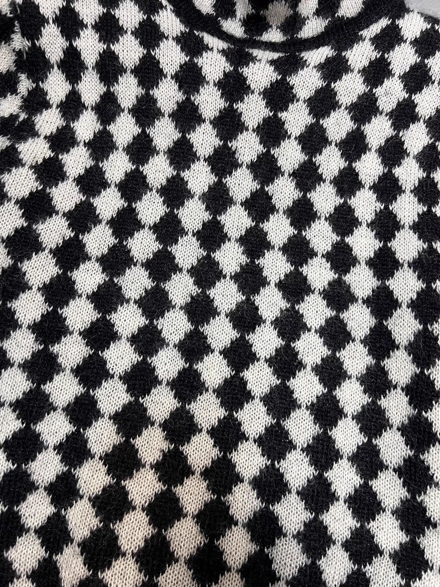 Saint Laurent Paris Saint Laurent SLP Diamond Pattern Turtleneck Wool Sweater Size XS / US 0-2 / IT 36-38 - 3 Thumbnail