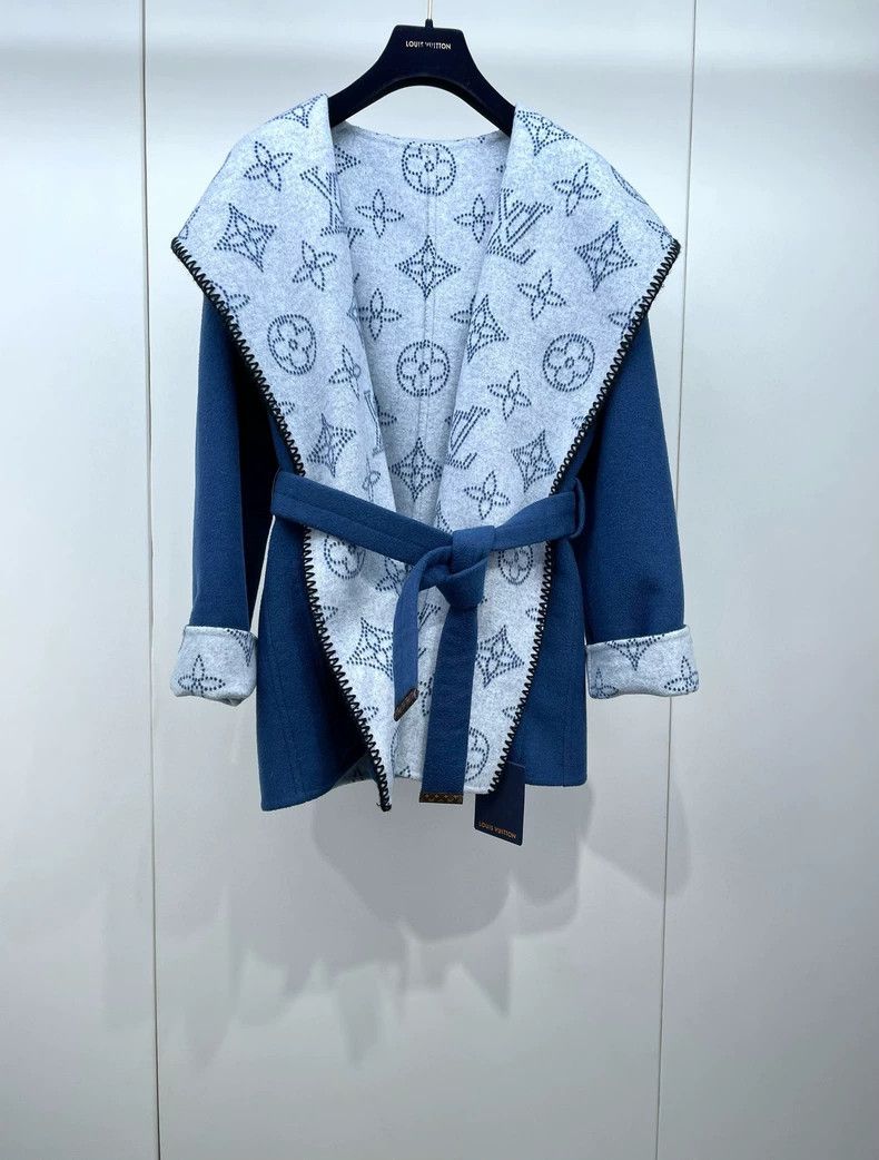 Louis Vuitton LOUIS VUITTON Blue presbyopic reversible bathrobe coat 2504 Size XXS / US 00 / IT 34 - 1 Thumbnail