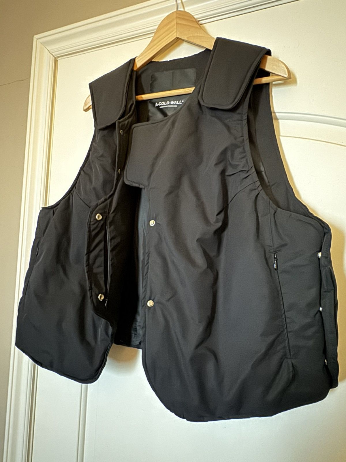 A-COLD-WALL* A-Cold-Wall* Asymmetrical Design Black Padded Gilet Vest Size US XL / EU 56 / 4 - 2 Thumbnail
