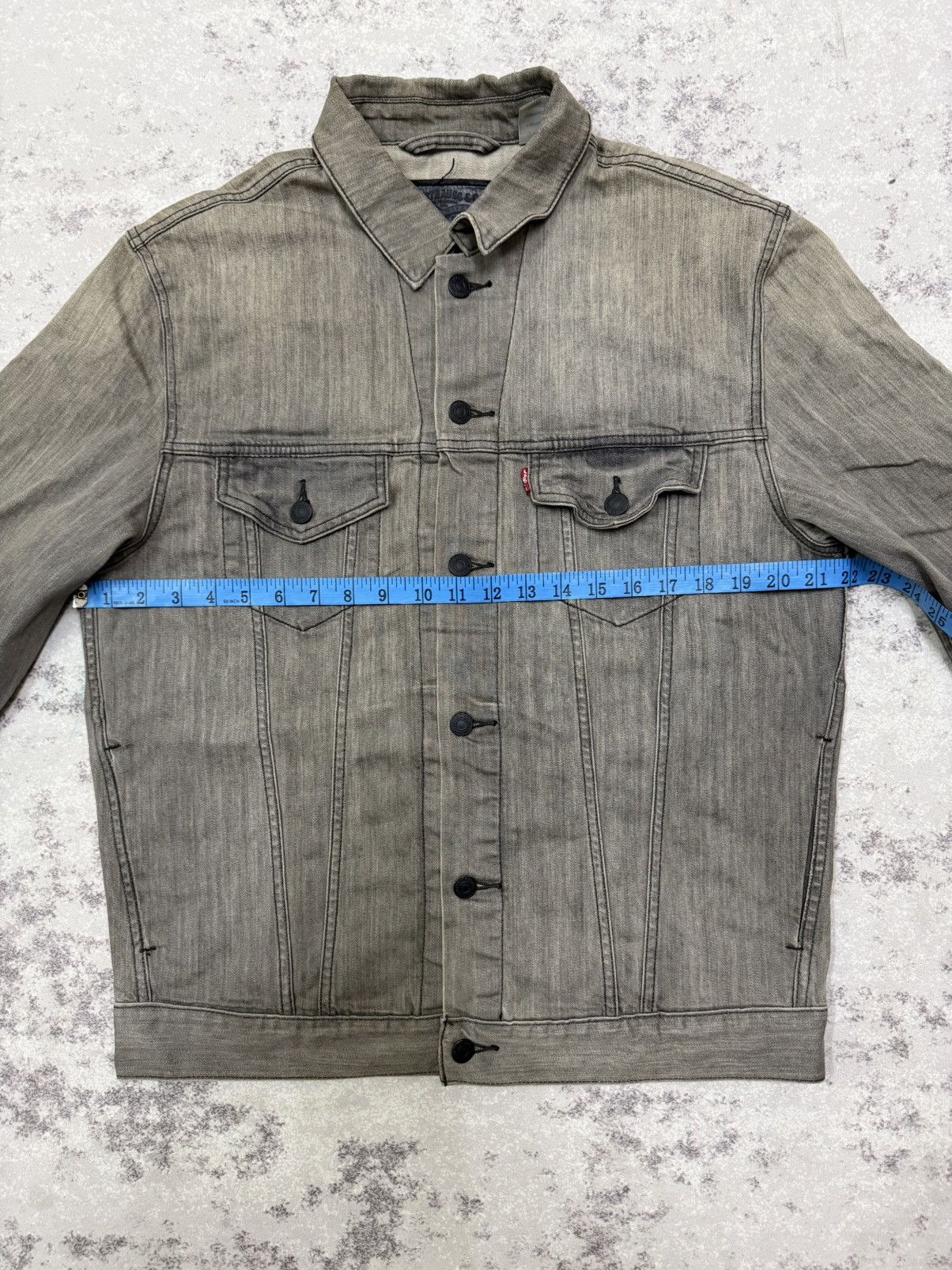 Levi's Levi’s Black Fade Denim Trucker Jacket Size US M / EU 48-50 / 2 - 19 Thumbnail