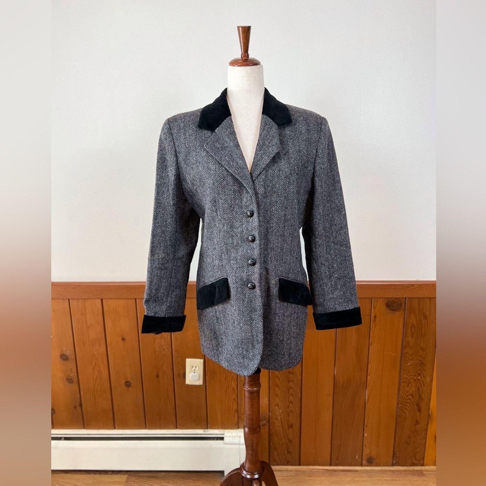 Vintage Super Cool Vintage 1980s Maurice’s Velvet Trim Tweed Blazer! Size M / US 6-8 / IT 42-44 - 1 Thumbnail