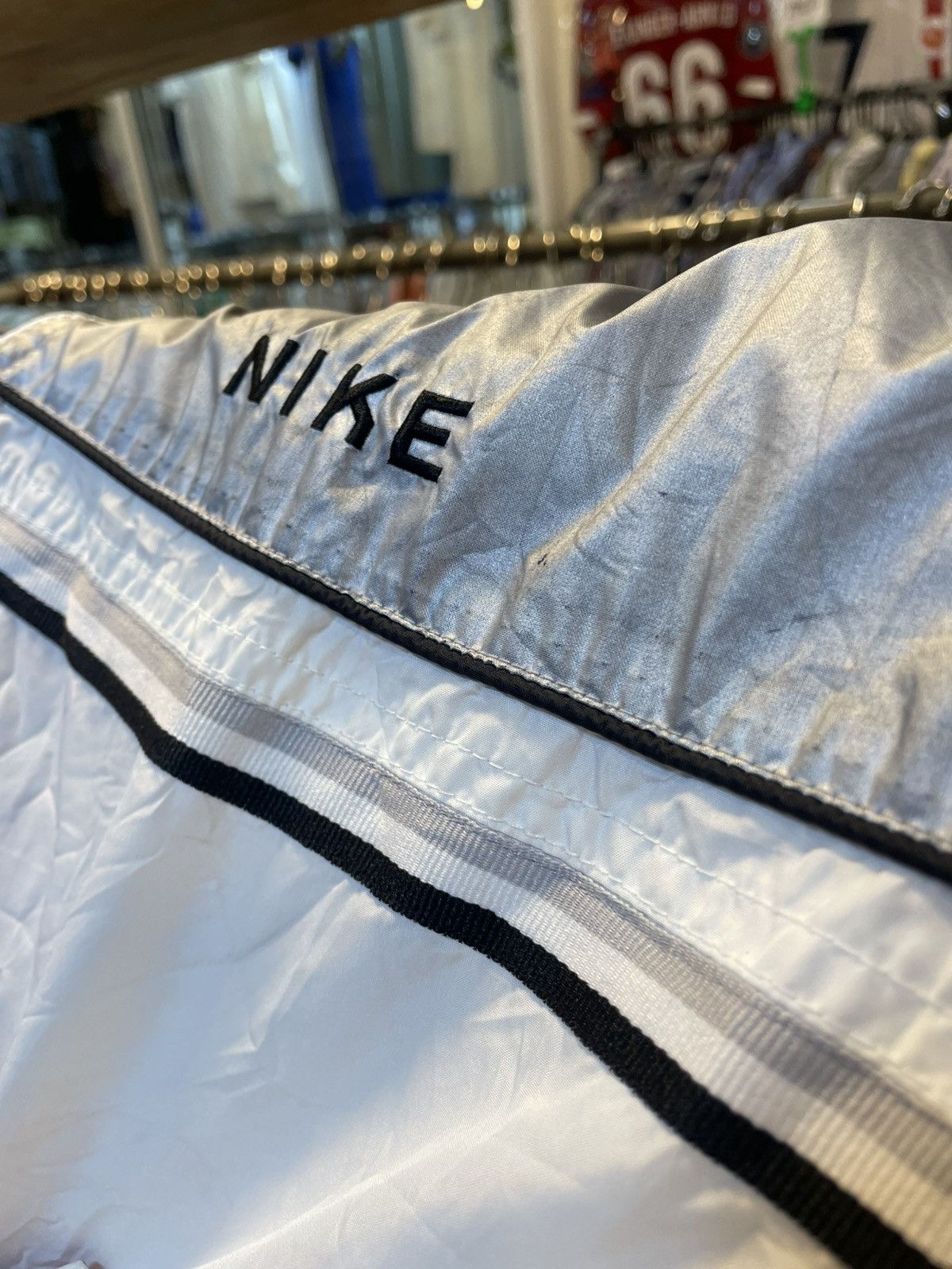 Nike Vintage Nike Windbreaker Jacket Size US XL / EU 56 / 4 - 12 Thumbnail