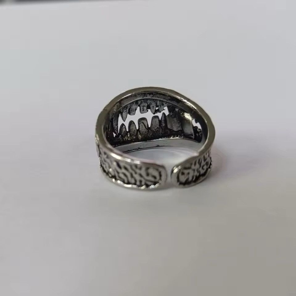 Vintage Resizeable Demon's Teeth Ring Size ONE SIZE - 4 Thumbnail