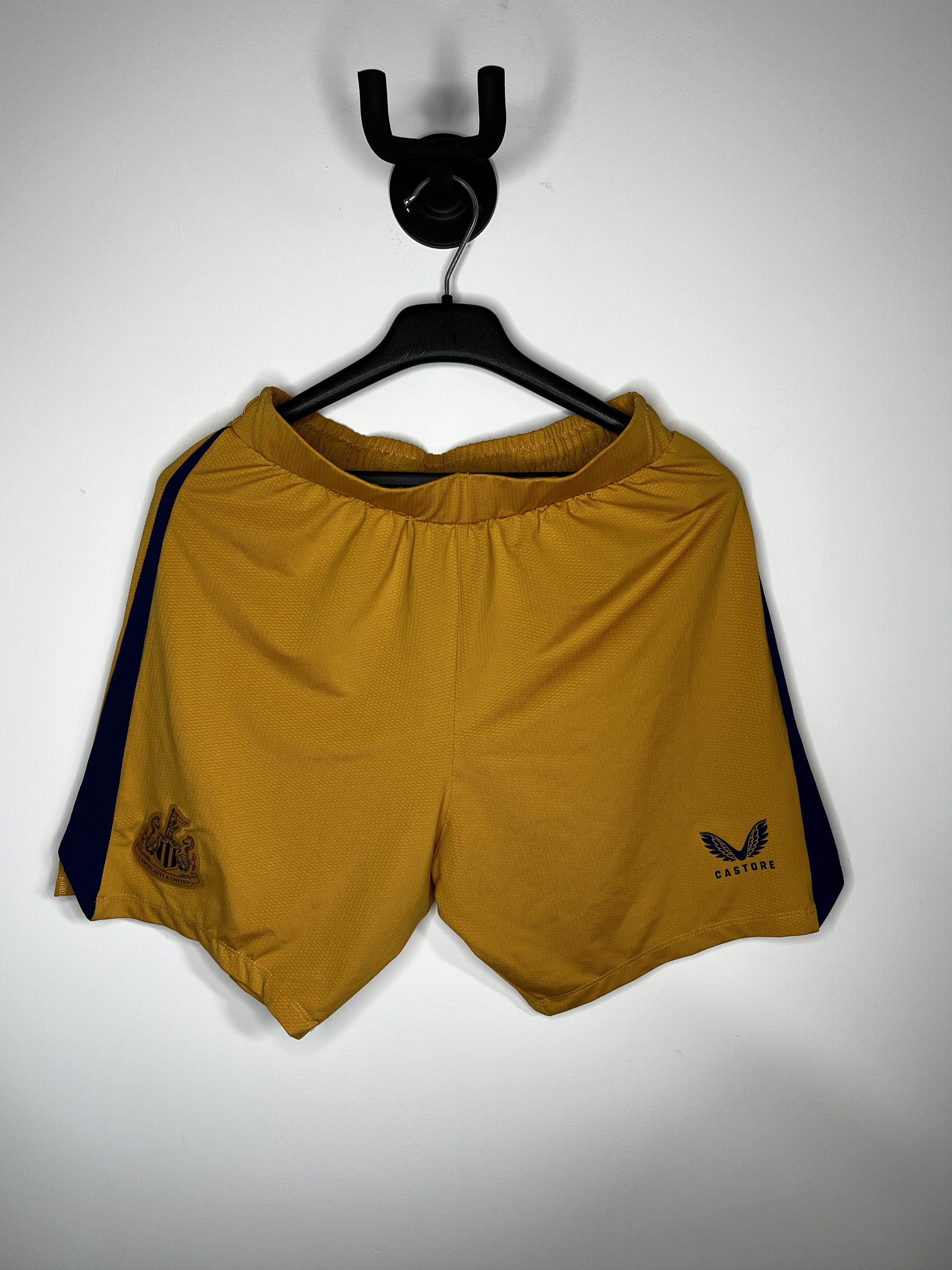 Castore NEWCASTLE 2021 2022 GOALKEEPER SHORTS FOOTBALL SOCCER Size US 32 / EU 48 - 1 Thumbnail