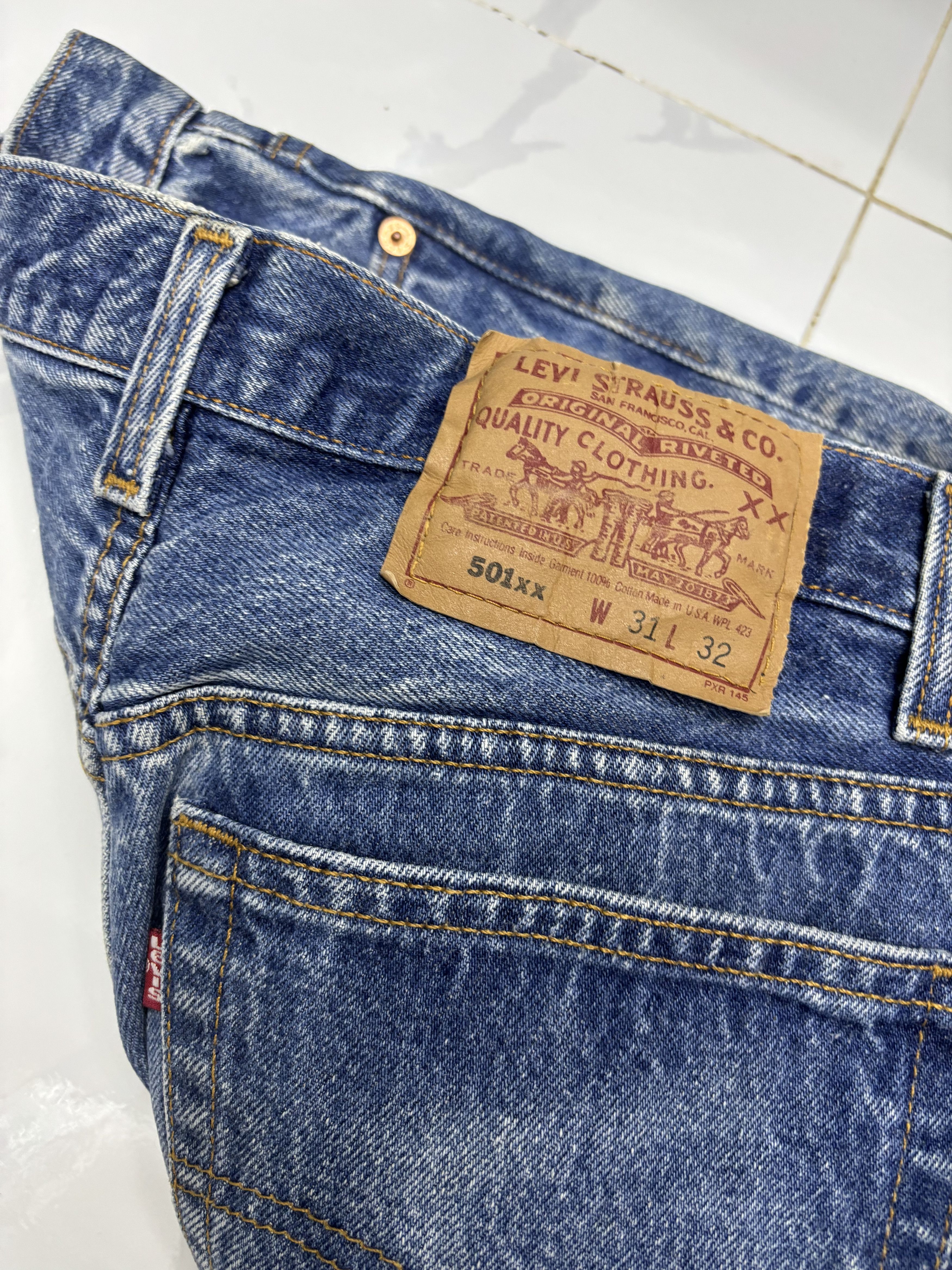 Levi's 💥VINTAGE LEVIS 501xx MADE IN USA DISTRESS DENIM JEANS Size US 29 - 9 Thumbnail