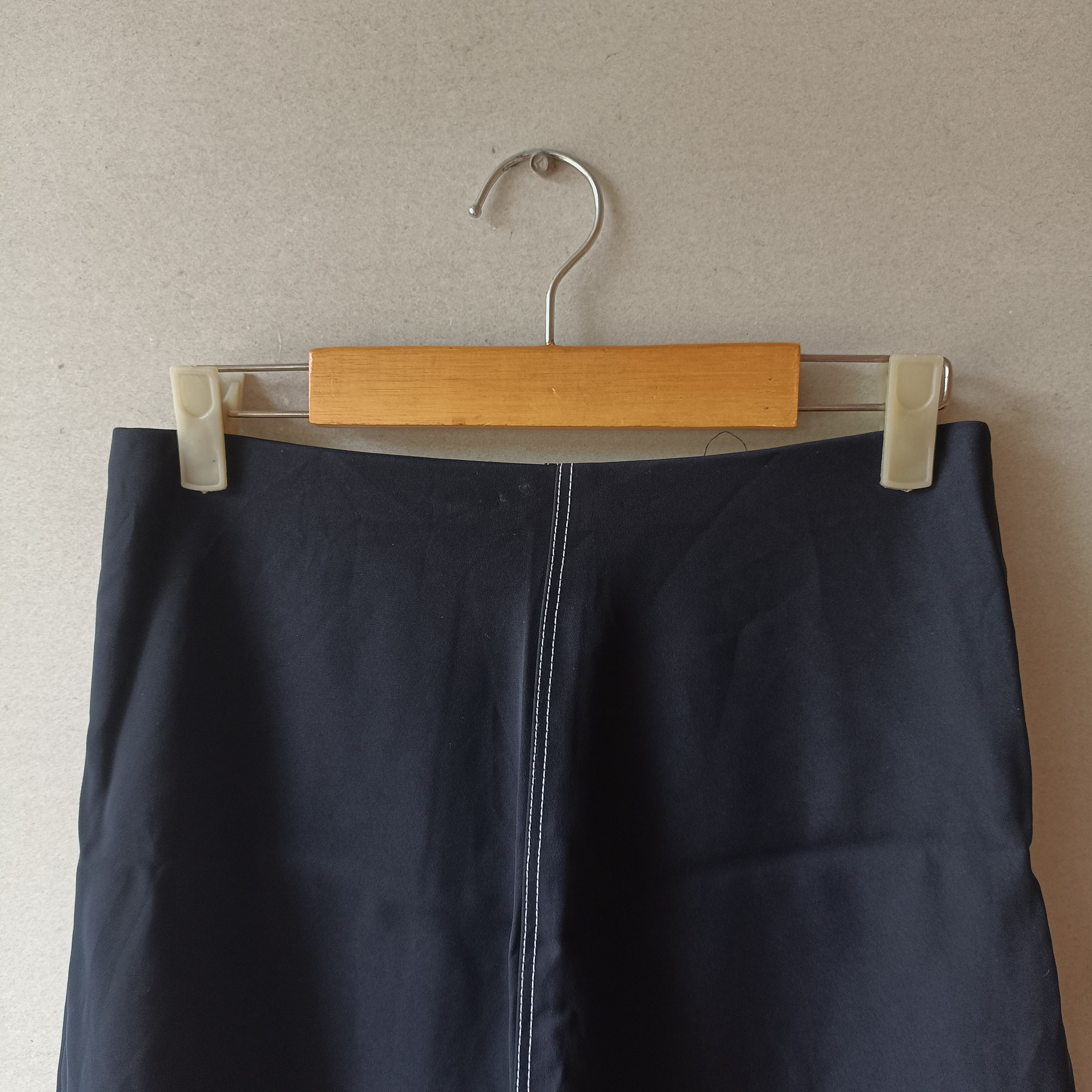 Louis Vuitton Louis Vuitton Skirt blue navy workwear uniformes Size 28" / US 6 / IT 42 - 10 Thumbnail
