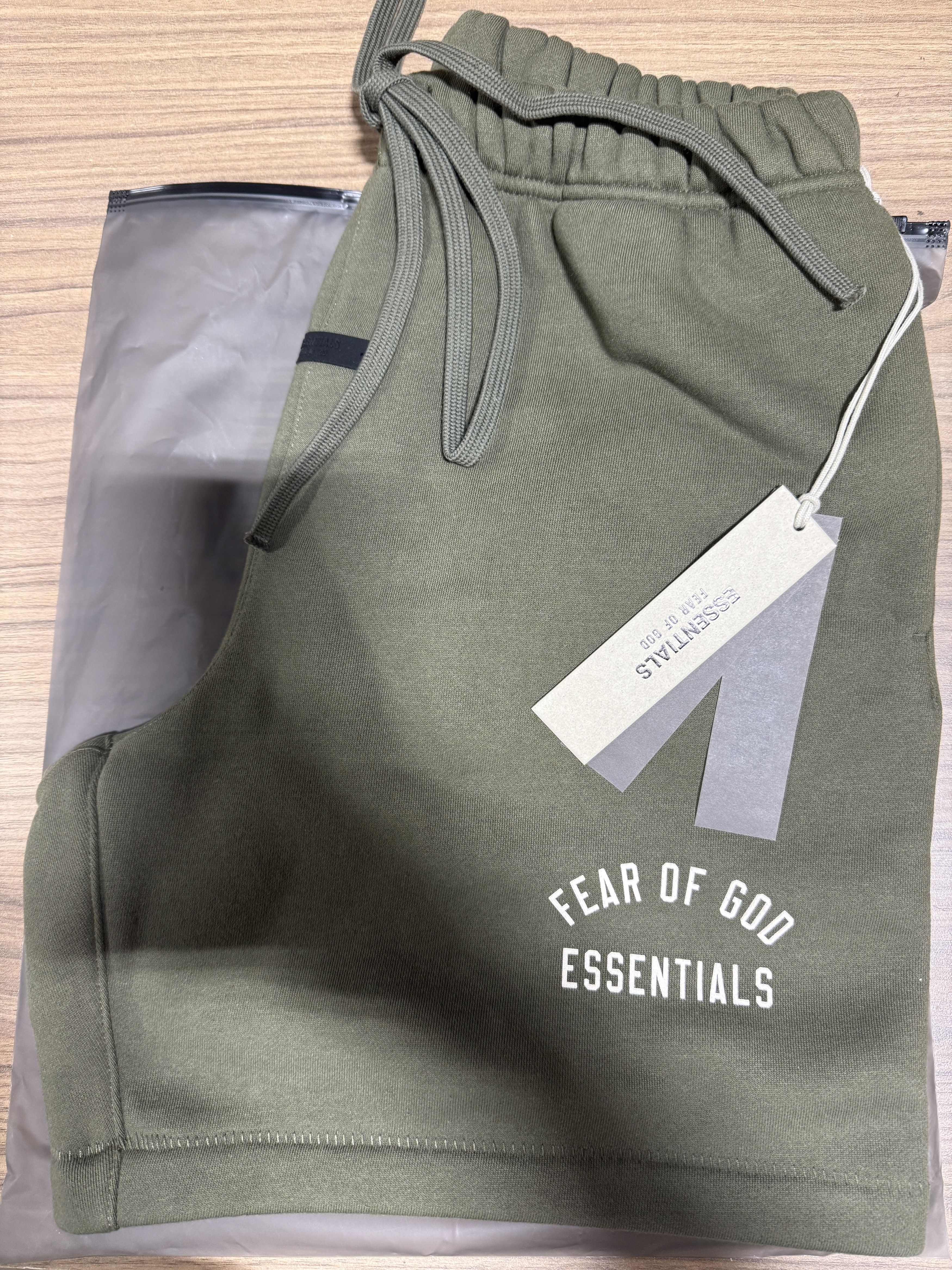 Essentials Fear of God Essentials Fleece Soccer Short Military Size XS Size US 30 / EU 46 - 4 Thumbnail