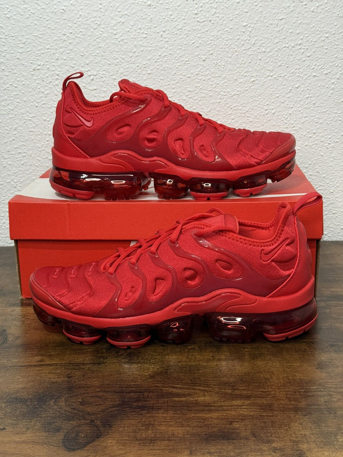 Nike Nike Air Vapormax Plus Triple Red size 9 Size US 9 / EU 42 - 9 Thumbnail