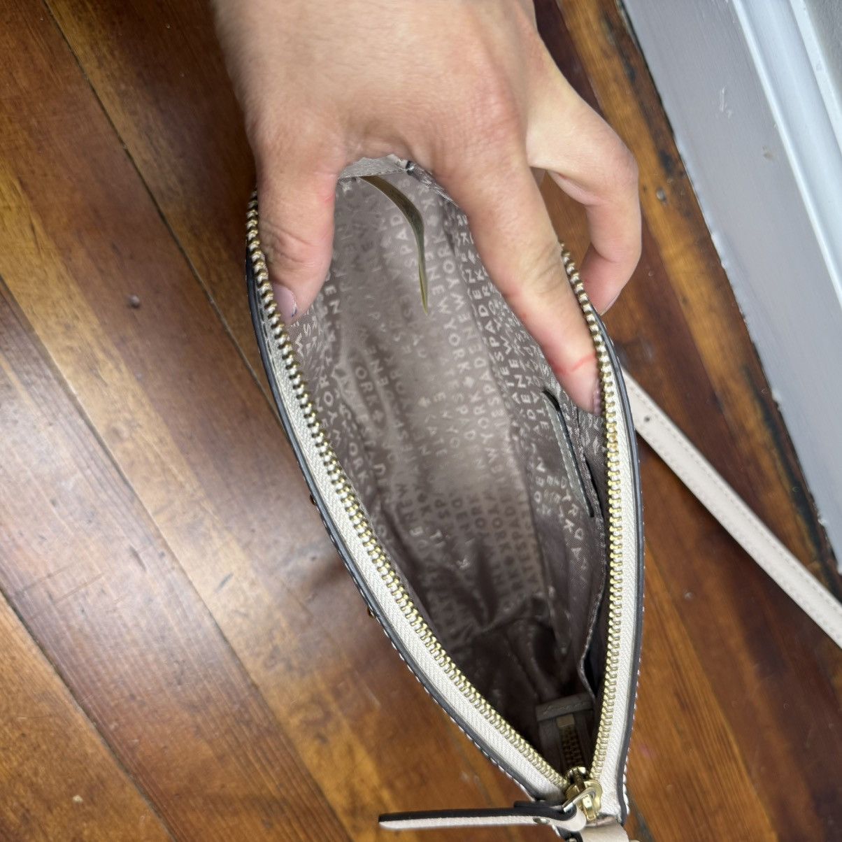 Kate Spade kate spade Cream and Light Beige Two-Tone Crossbody Bag Size ONE SIZE - 7 Thumbnail