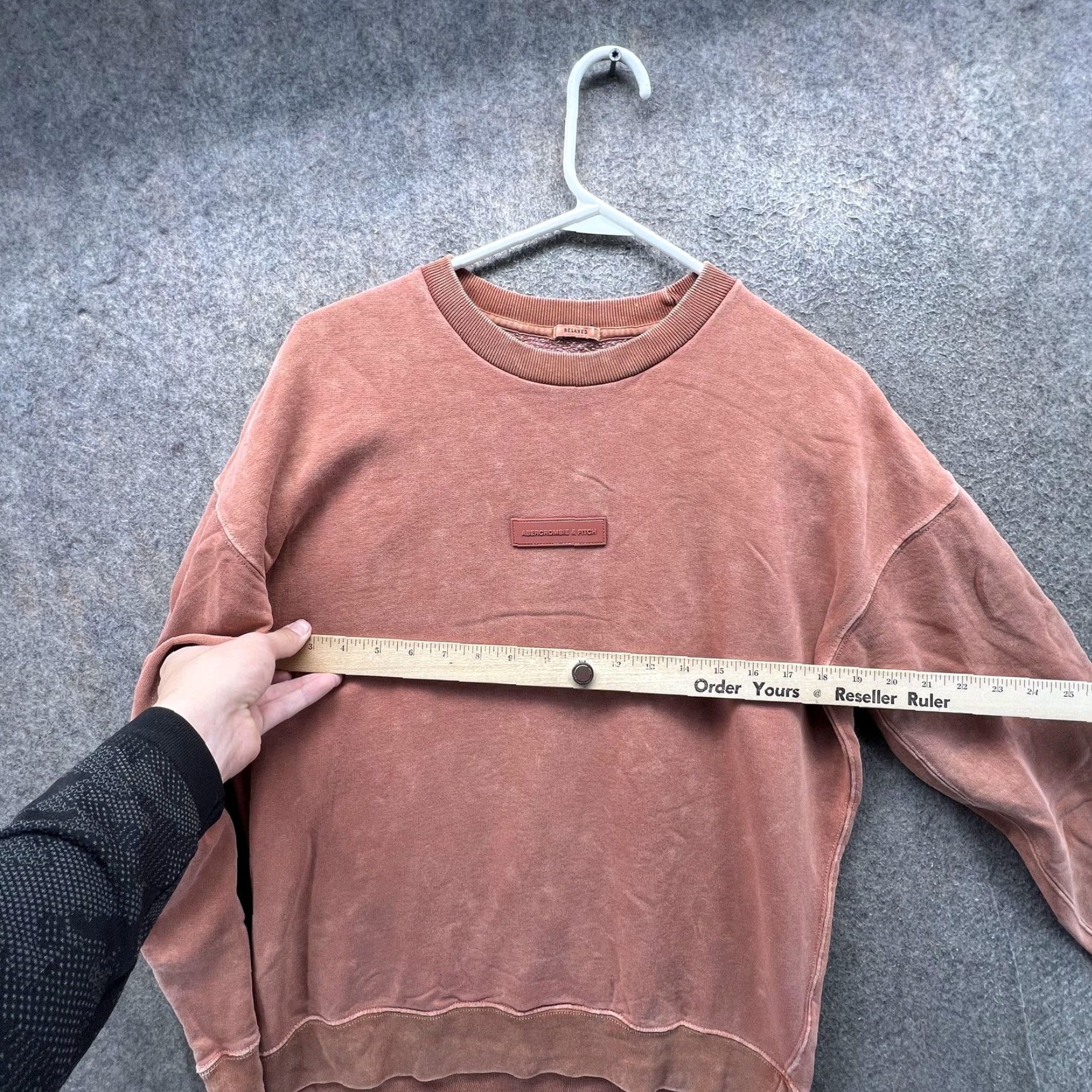 Abercrombie & Fitch Abercrombie & Fitch Sweatshirt Mens S Brown Relaxed Fleece Crewneck Pullover Knit Logo Patch Size US S / EU 44-46 / 1 - 4 Thumbnail