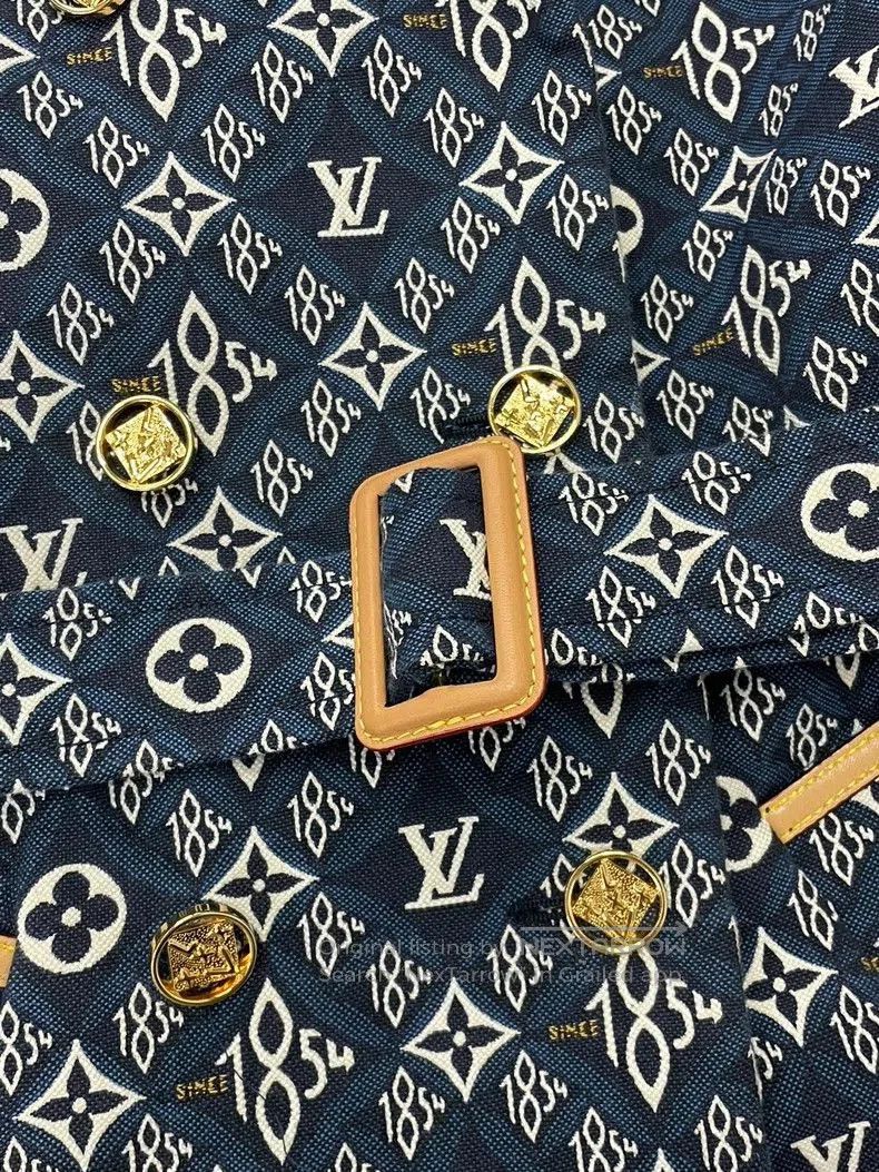 Louis Vuitton Louis Vuitton Blue Monogram Trench Coat. Size US M / EU 48-50 / 2 - 2 Thumbnail