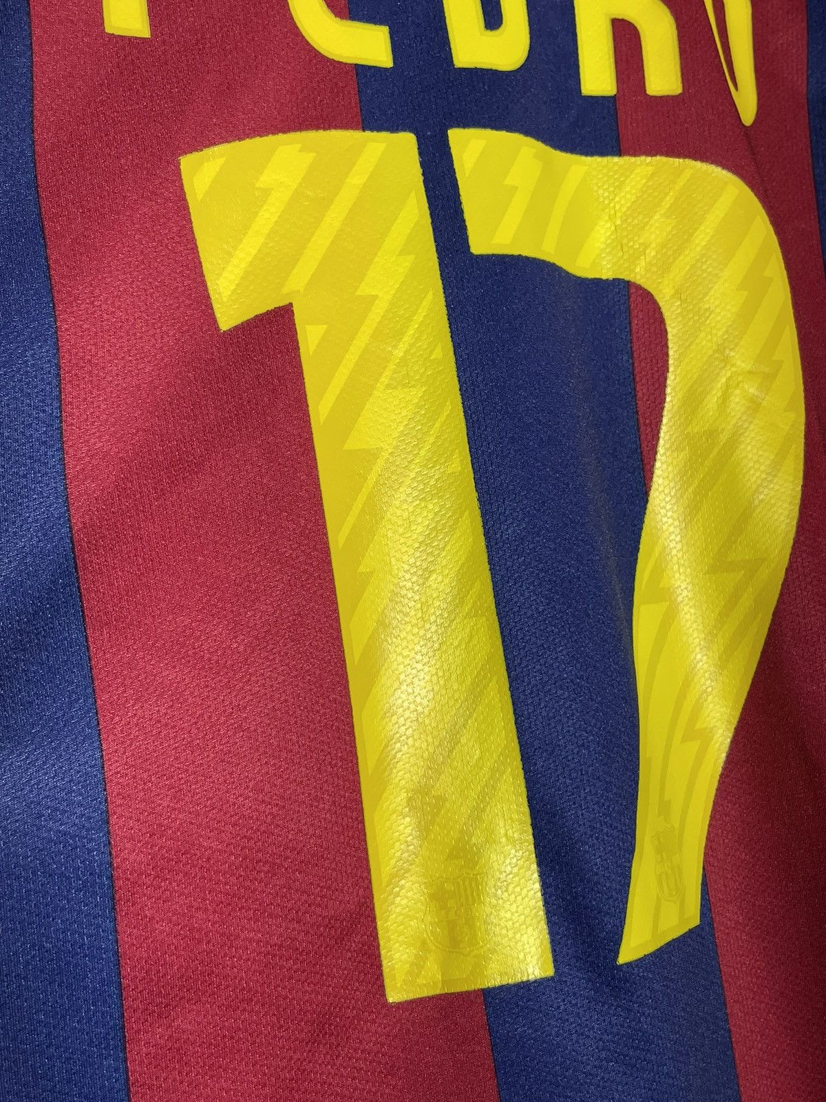 Nike #17 Pedro F.C Barcelona Nike 2010/11 Home Y2K Football Shirt Size US M / EU 48-50 / 2 - 12 Thumbnail