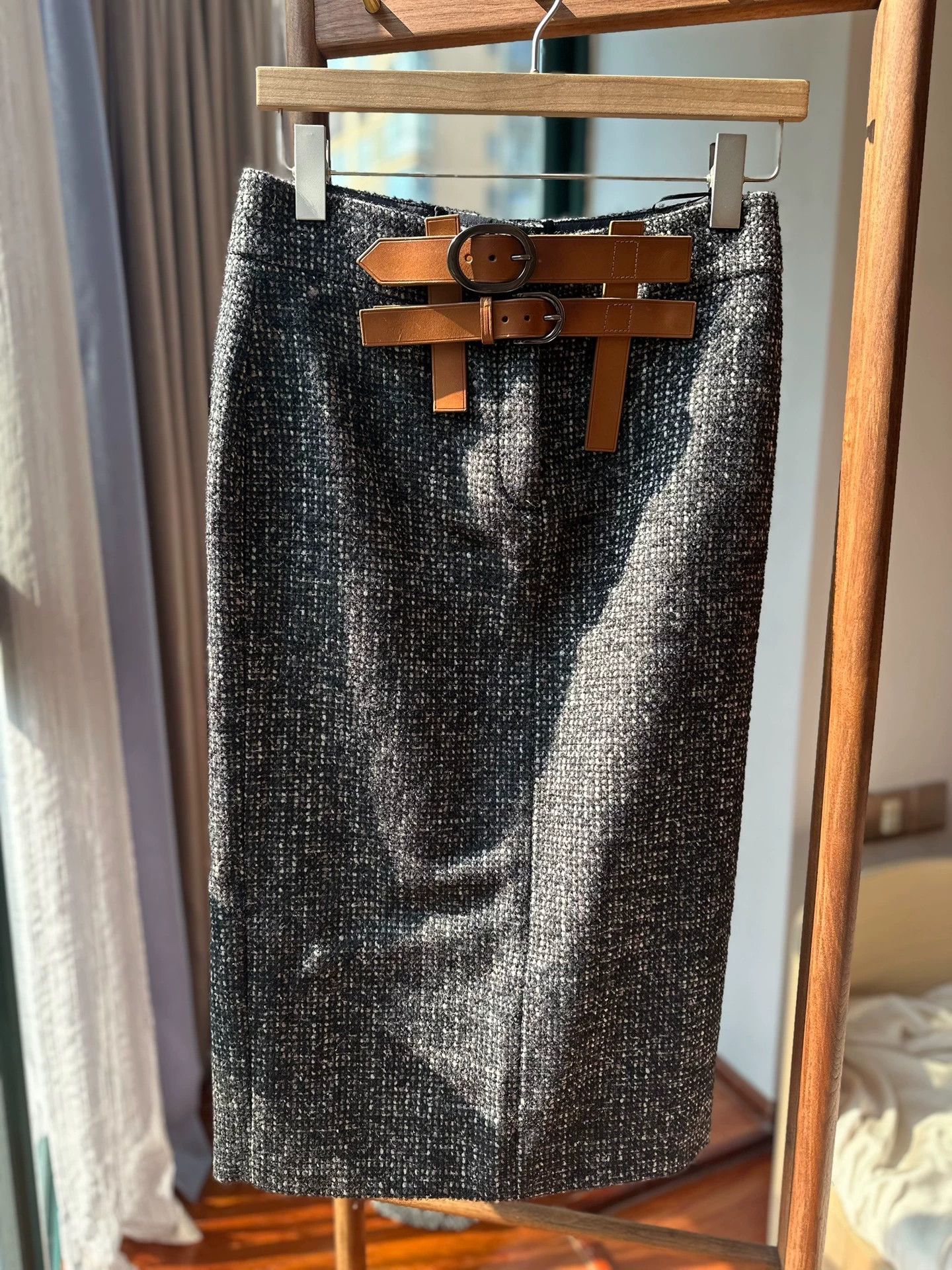 Tom Ford Tom Ford midi skirt, size 38, 98% new, Size 27" / US 4 / IT 40 - 1 Thumbnail