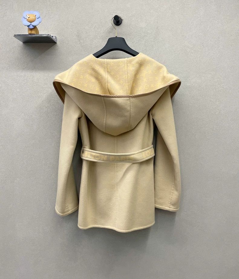 Louis Vuitton Louis Vuitton Camel coat with printed logo coat 2503-Nextar Size XXS / US 00 / IT 34 - 2 Thumbnail