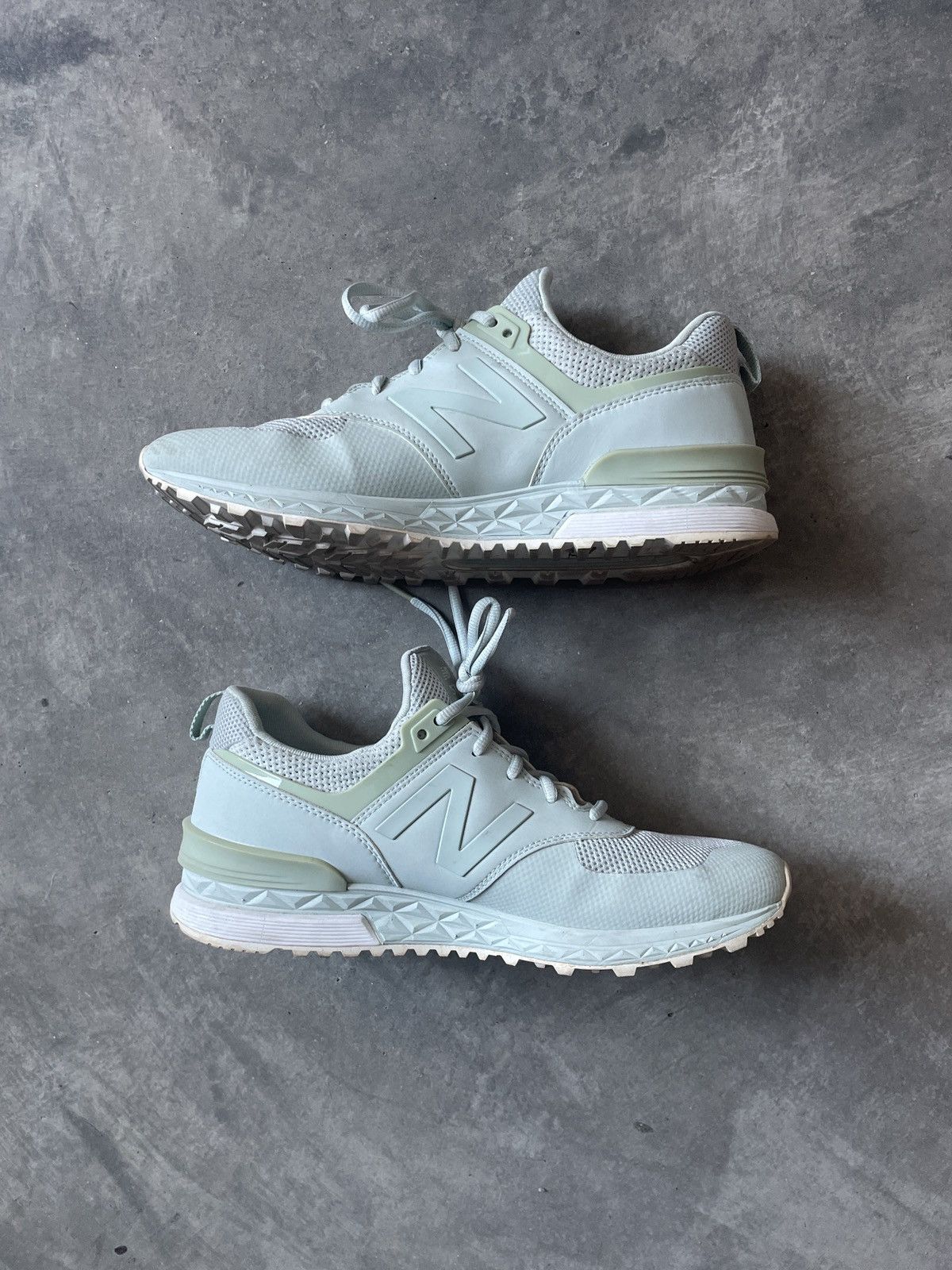 New Balance New Balance 574 Size US 9.5 / EU 42-43 - 2 Thumbnail