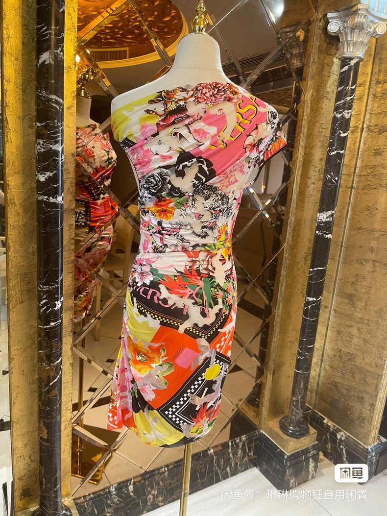 Versace Versace Mesh logo three-dimensional pleated dress Size M / US 6-8 / IT 42-44 - 6 Thumbnail