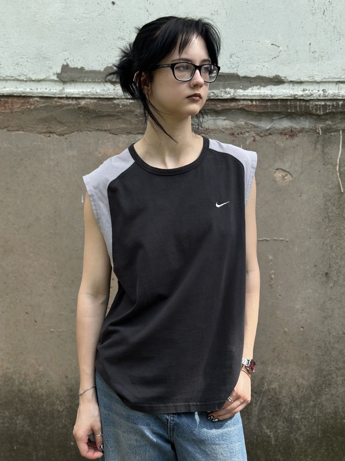 Nike VTG Nike Tank Top Sleeves Small Logo Black Size M Grunge Size US M / EU 48-50 / 2 - 1 Thumbnail
