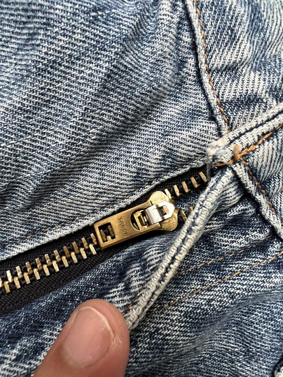 Levi's Vintage 90’s Levi’s 551Z Big E Selvedge Faded Jean Size US 30 / EU 46 - 14 Thumbnail