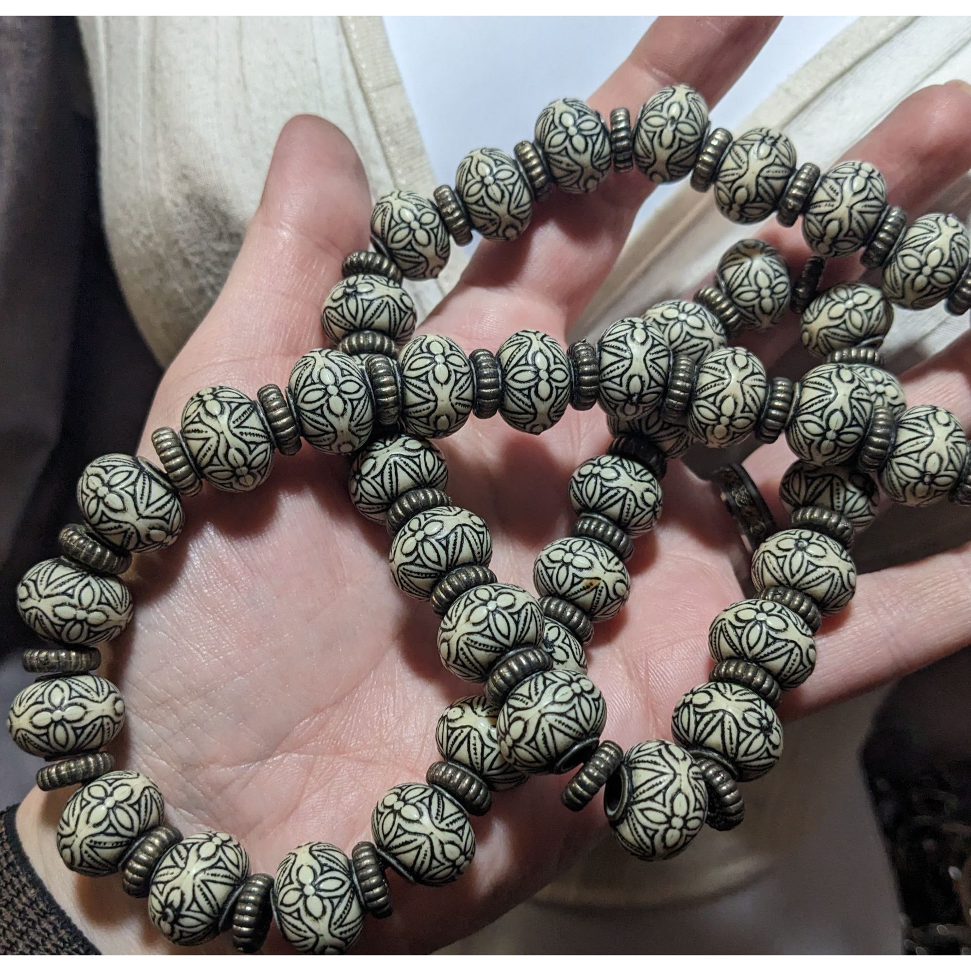 Other Rustic White And Silver Floral Beaded Necklace Size ONE SIZE - 4 Thumbnail