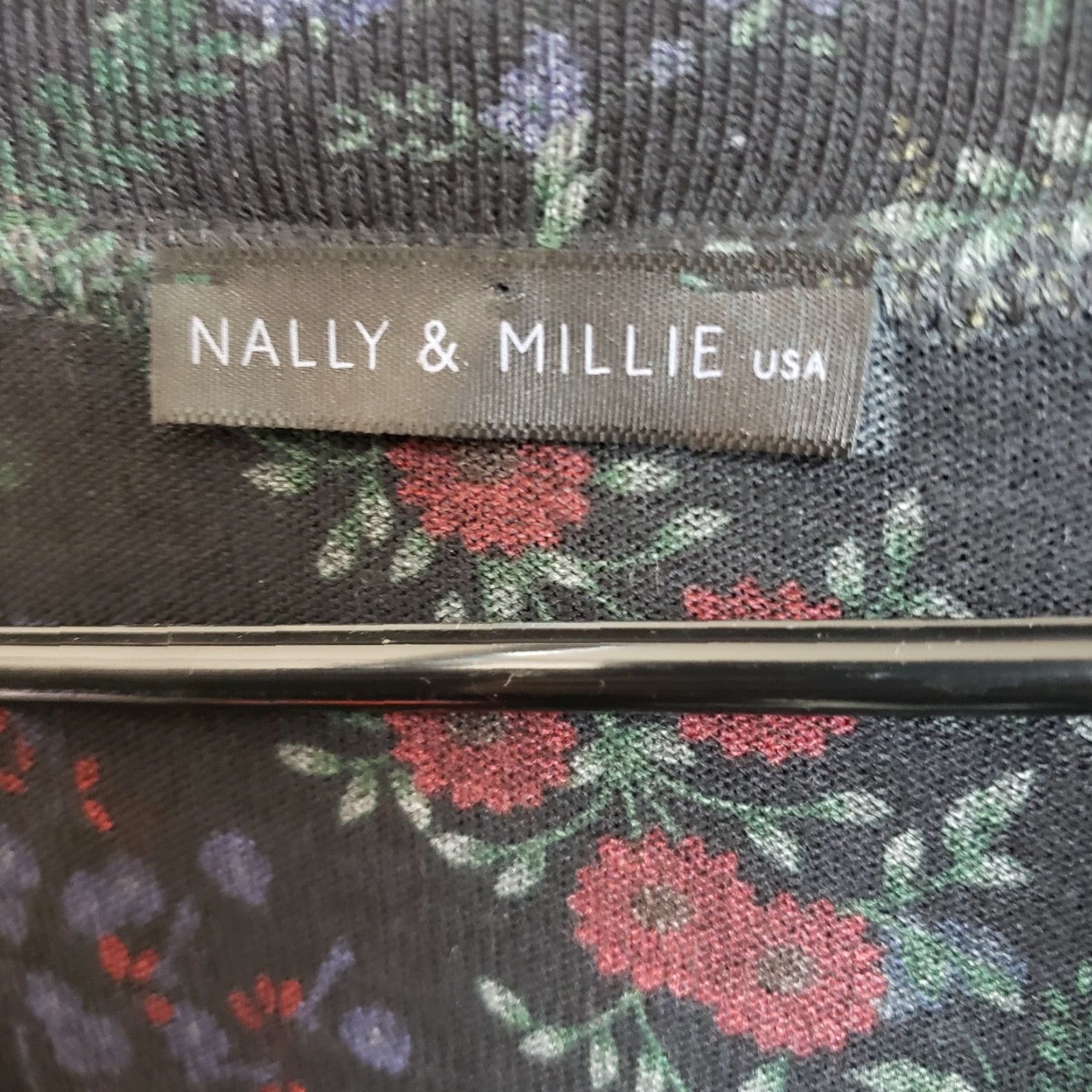 Vintage VINTAGE Nally & Millie Womens Tunic Top Blouse Black Red Floral Long Sleeve Scoop Neck Size S Size S / US 4 / IT 40 - 5 Thumbnail