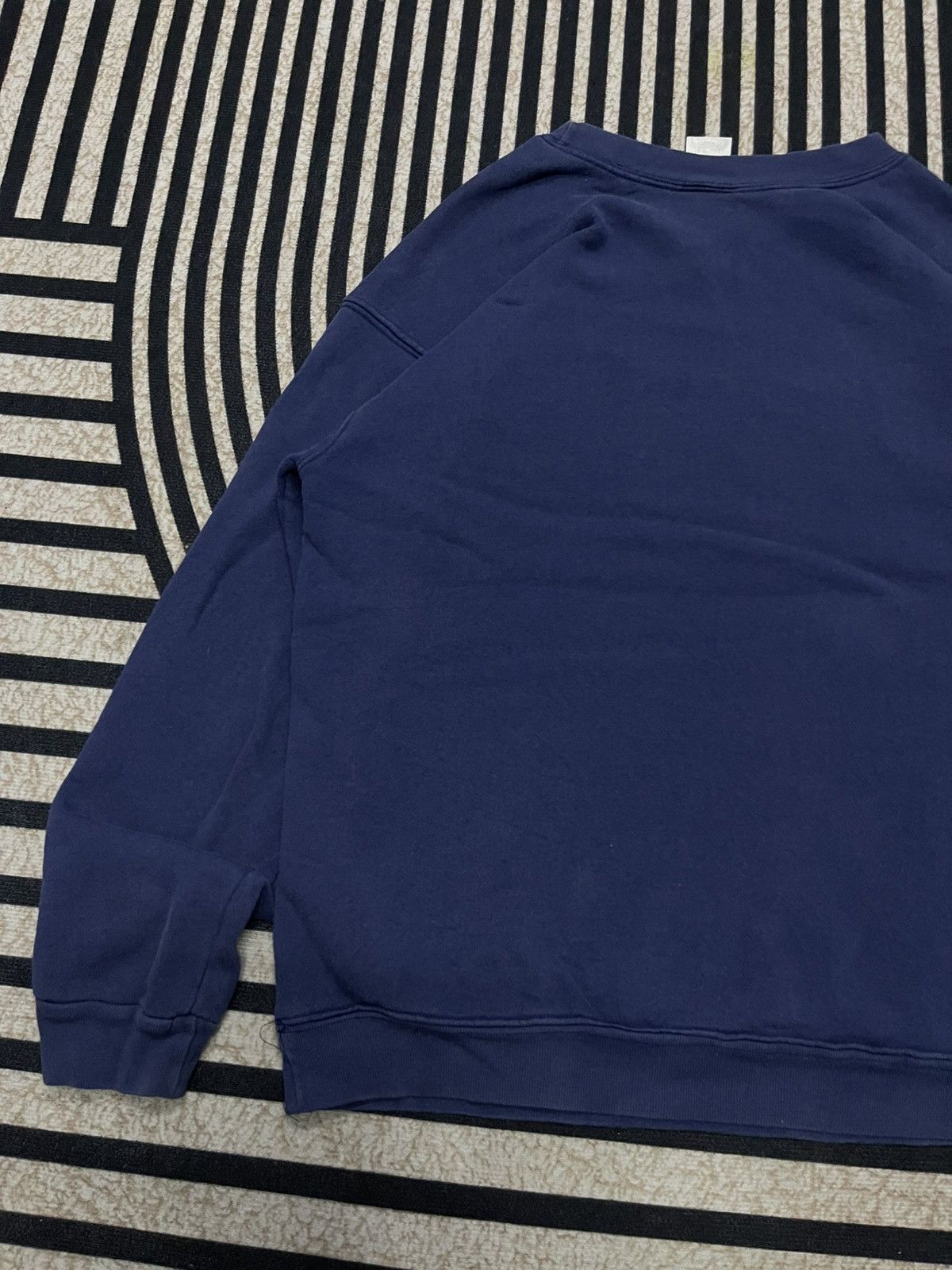Nike 90s NIKE BIG SWOOSH SWEATSHIRT NICELY FADED Size US L / EU 52-54 / 3 - 12 Thumbnail