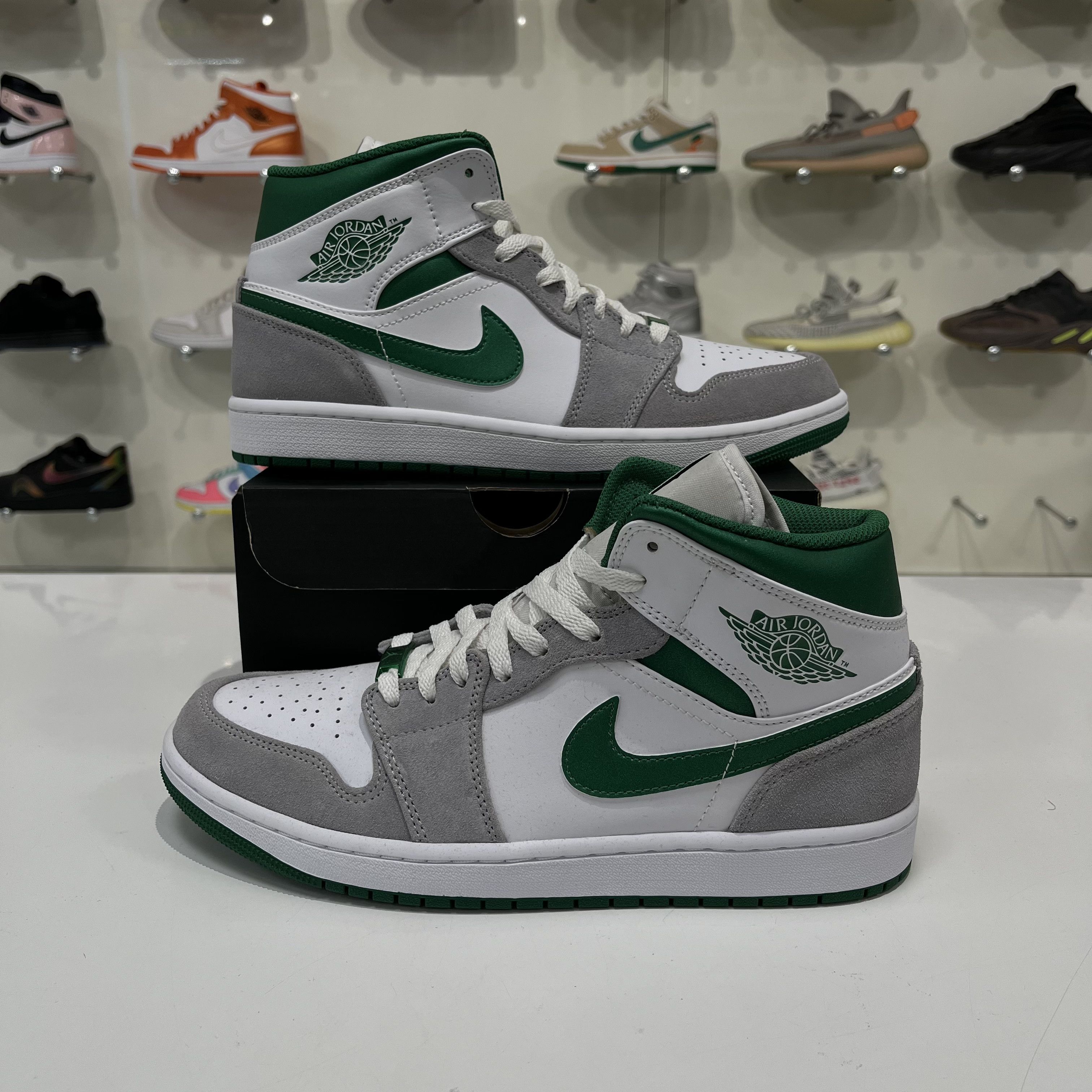 Nike Air Jordan 1 Mid SE Grey Green Size US 9.5 / EU 42-43 - 1 Thumbnail