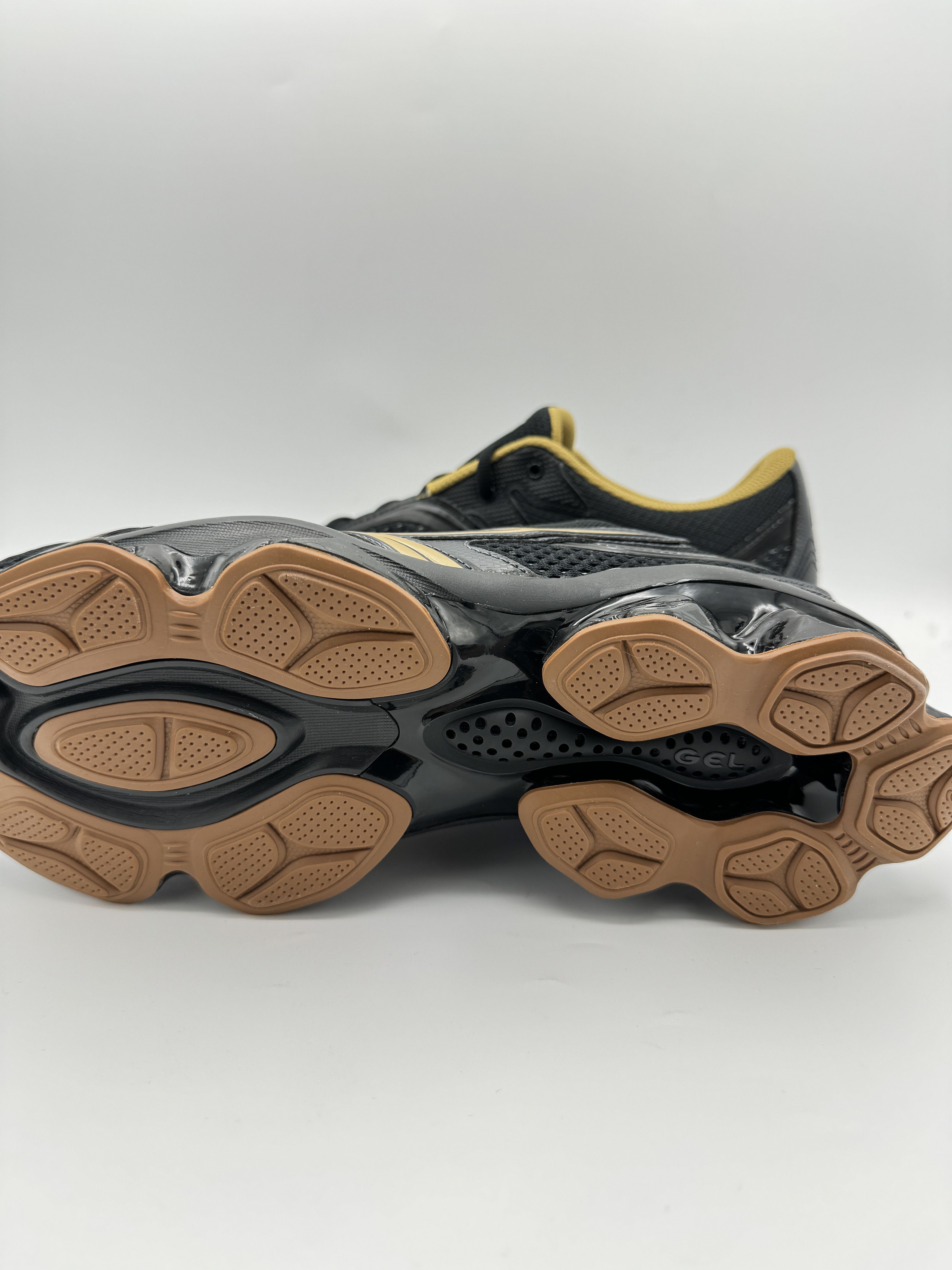 Asics × Kiko Kostadinov Kiko Kostadinov GEL-Quantum Zientzia Black Gold Size US 9 / EU 42 - 4 Thumbnail