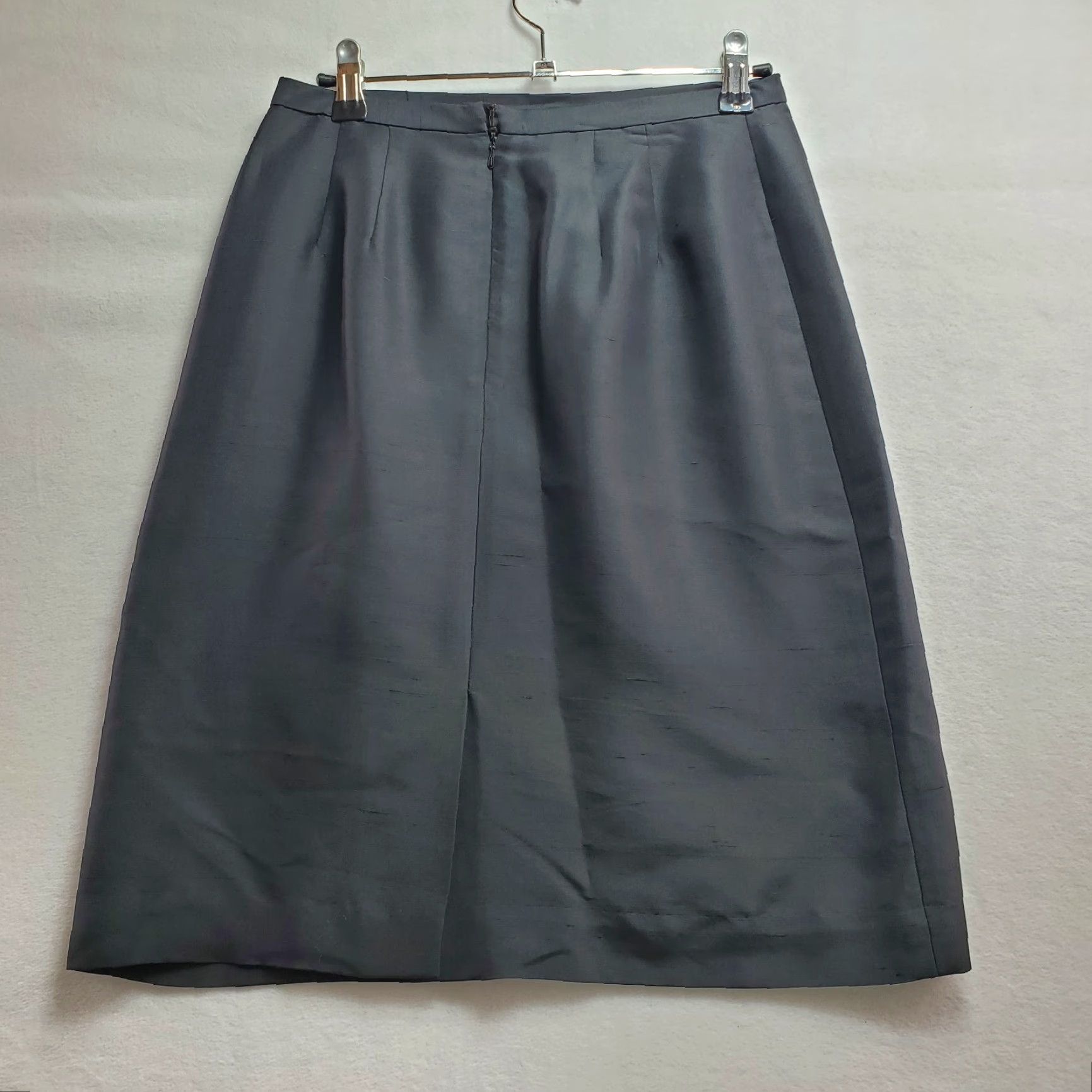 Talbots Talbots Skirt Women 6 Petite Black 100% Silk Straight & Pencil Knee Length Zipper Pleated Slit Workwear Silk Career Modern Vintage: No Size 28" / US 6 / IT 42 - 2 Thumbnail