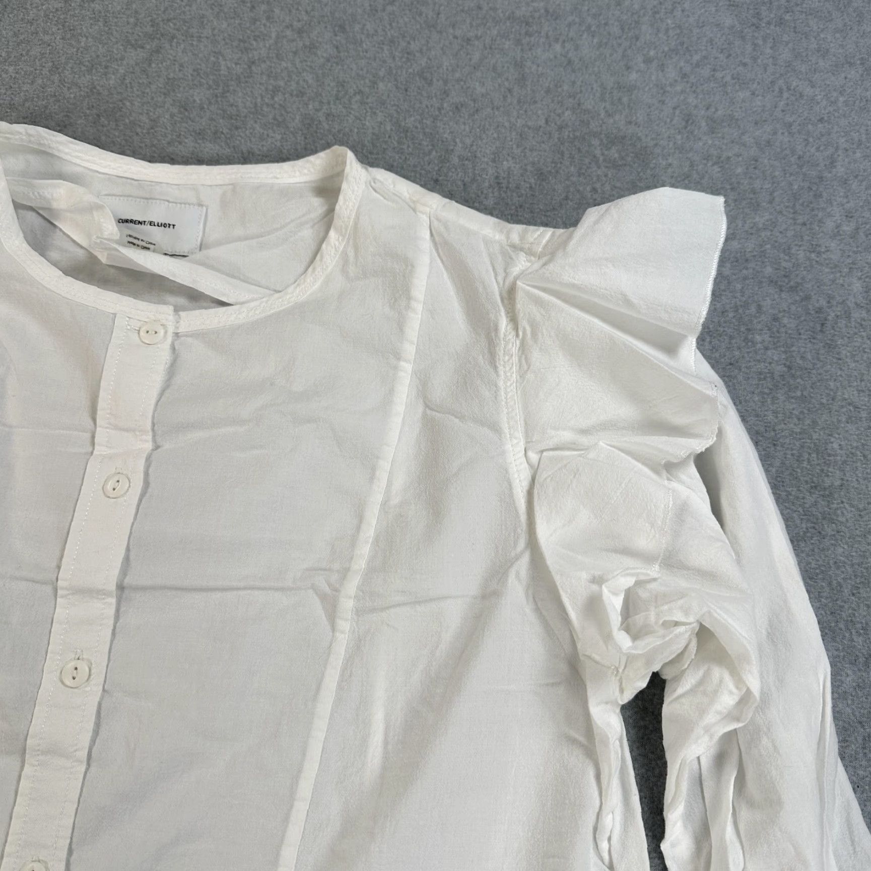 Vintage Current/Elliott Blouse Womens 2 White Ruffle Shoulder Button Front Long Sleeve Size XS / US 0-2 / IT 36-38 - 2 Thumbnail