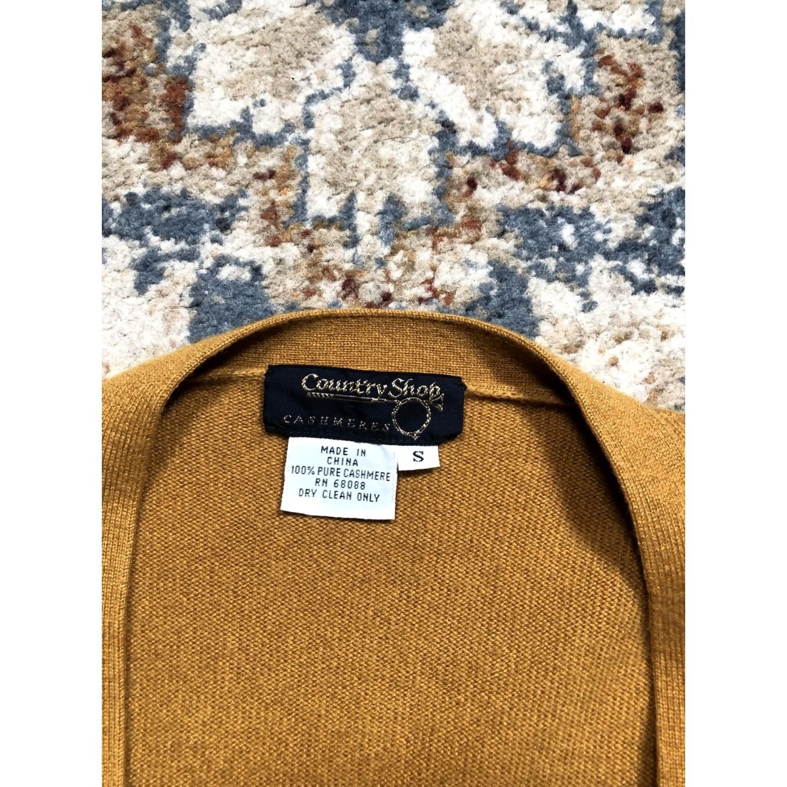 Vintage VINTAGE Country Shop Cashmeres Cardigan Sweater V-Neck Womens Small Yellow 100% Cashmere Button Pockets Knit Blended Ribbed Cuffs Size S / US 4 / IT 40 - 2 Thumbnail