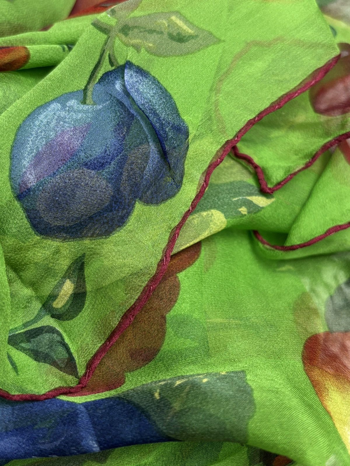 Dolce & Gabbana Dolce & Gabbana Silk Scarf Rare Print Fruit Garden Size ONE SIZE - 5 Thumbnail