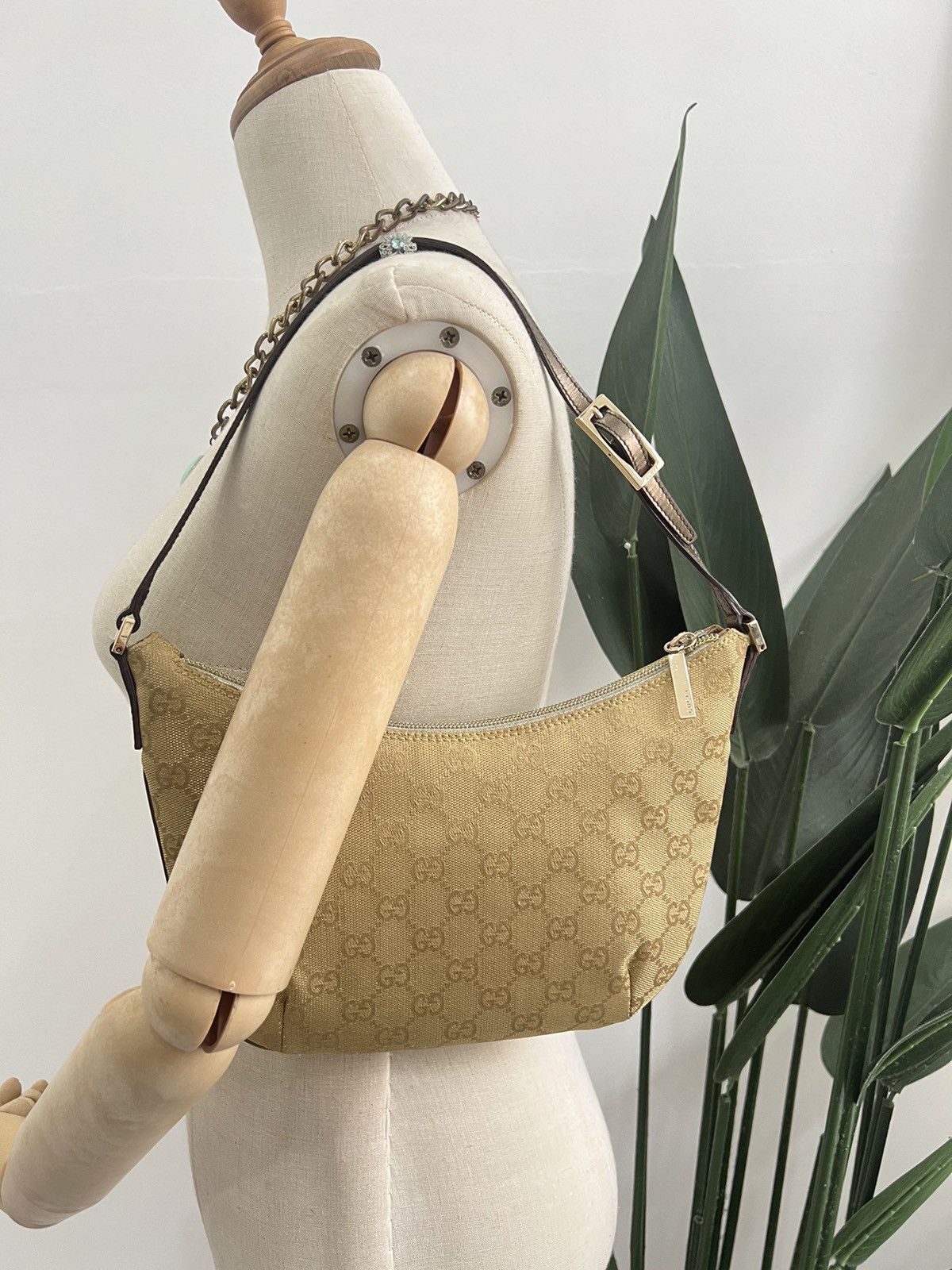 Gucci Authentic GUCCI Gold GG canvas shoulder bag Size ONE SIZE - 1 Thumbnail
