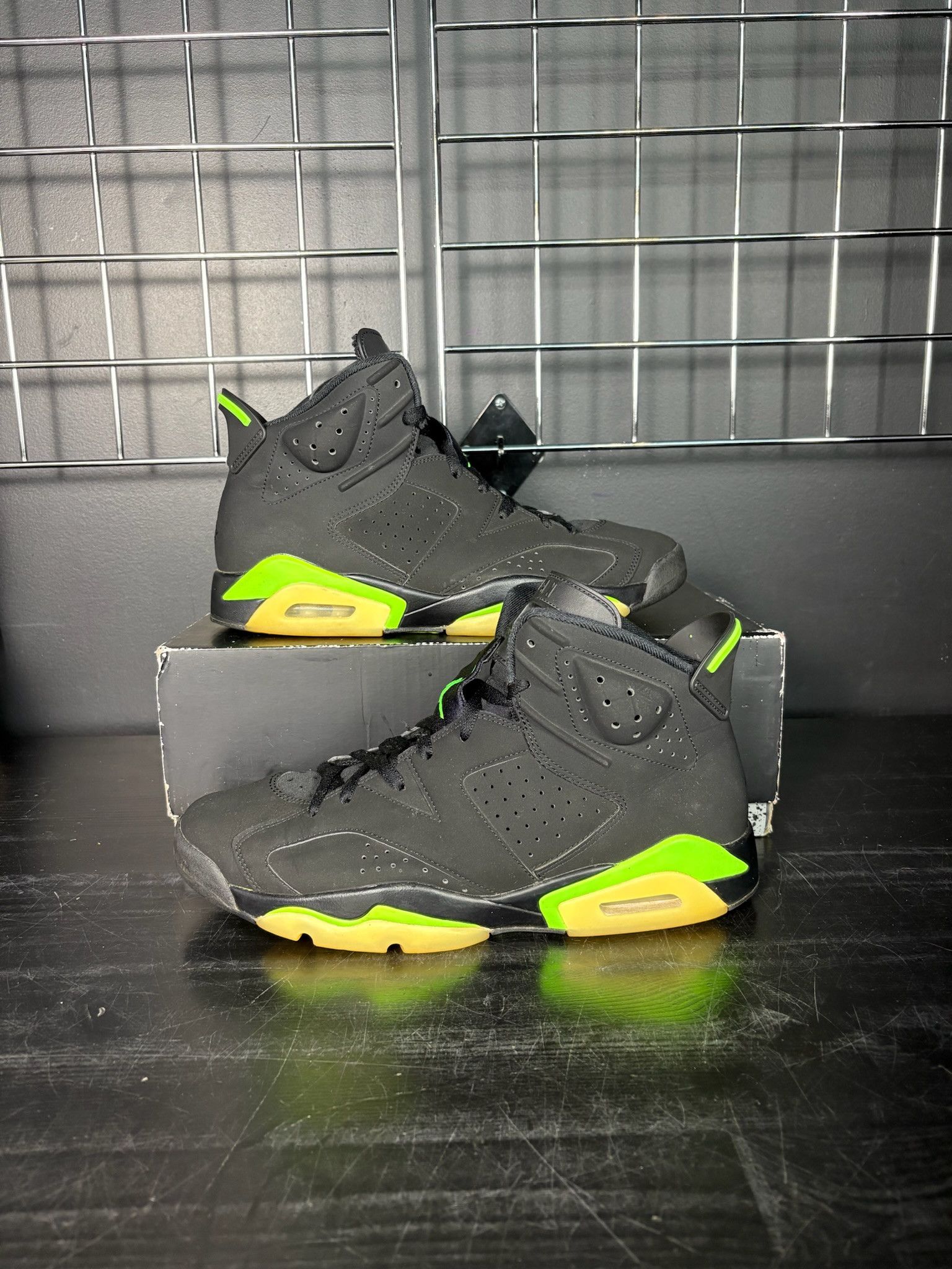 Jordan Brand Air Jordan 6 Retro "Electric Green" **PRE-OWNED** Size US 12 / EU 45 - 1 Thumbnail