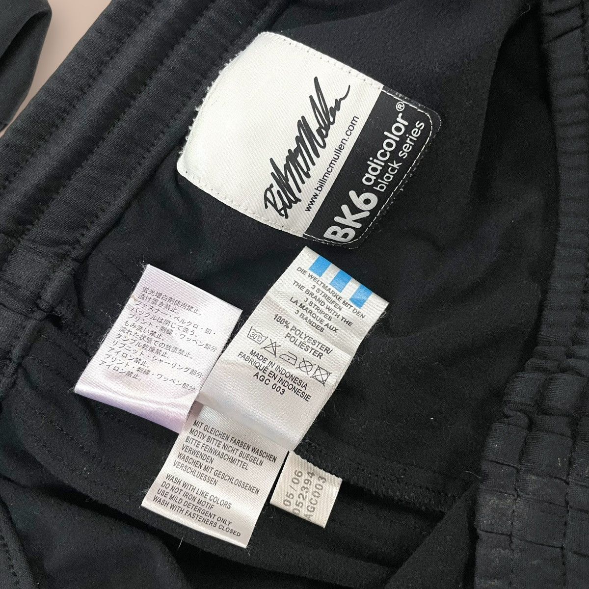 Adidas Adidas Adicolor NYC BK6 Black Series Sweatpants Size US 32 / EU 48 - 16 Thumbnail