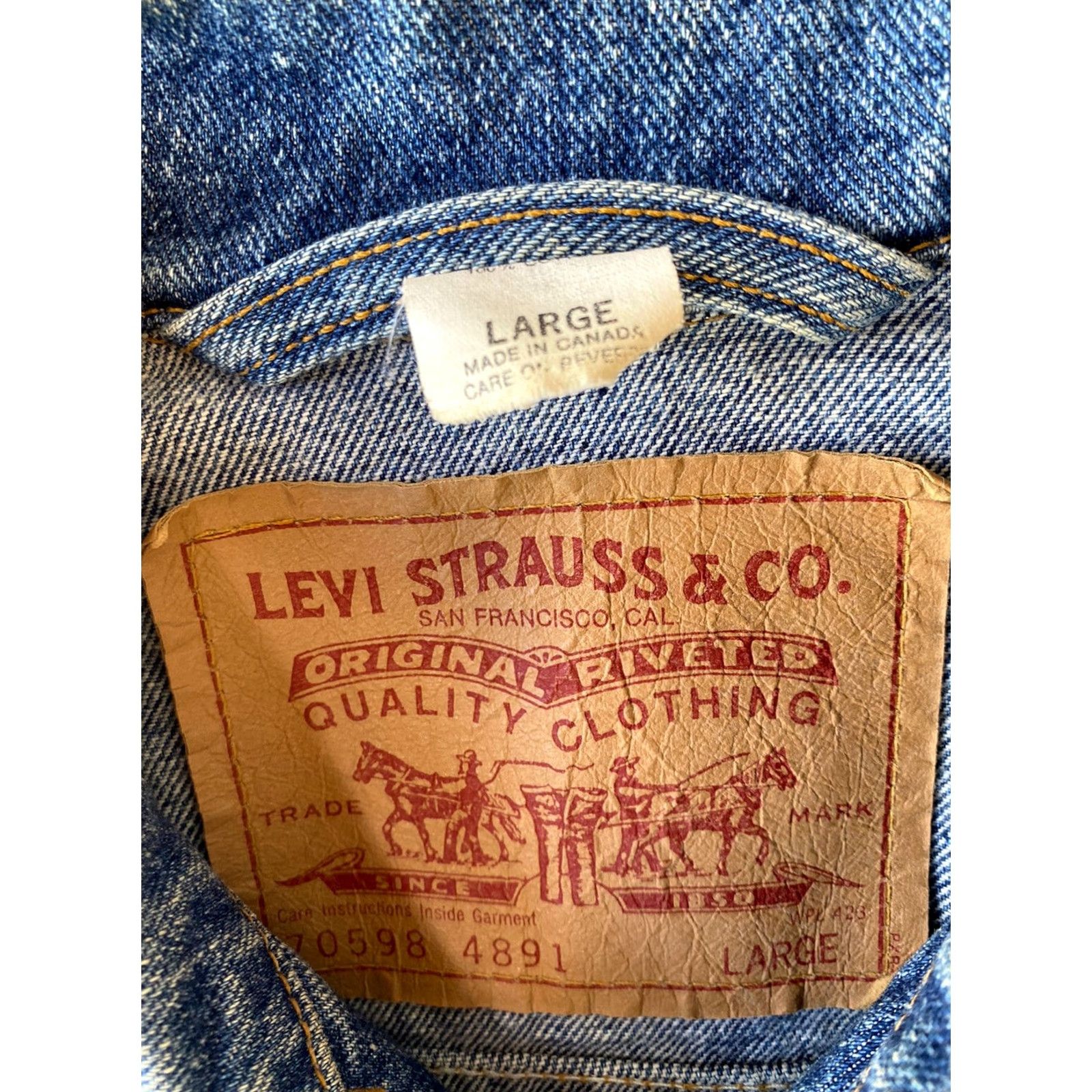 Denime Levis Denim Trucker Jacket Jean 70598 4891 Large Blue Denim Jacket Mens 4 Pockets Collared Smoke Free Home Size US 33 - 5 Thumbnail