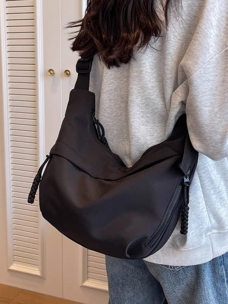 The Unbranded Brand Fashionable and Minimalist Crossbody Bag Size ONE SIZE - 1 Thumbnail