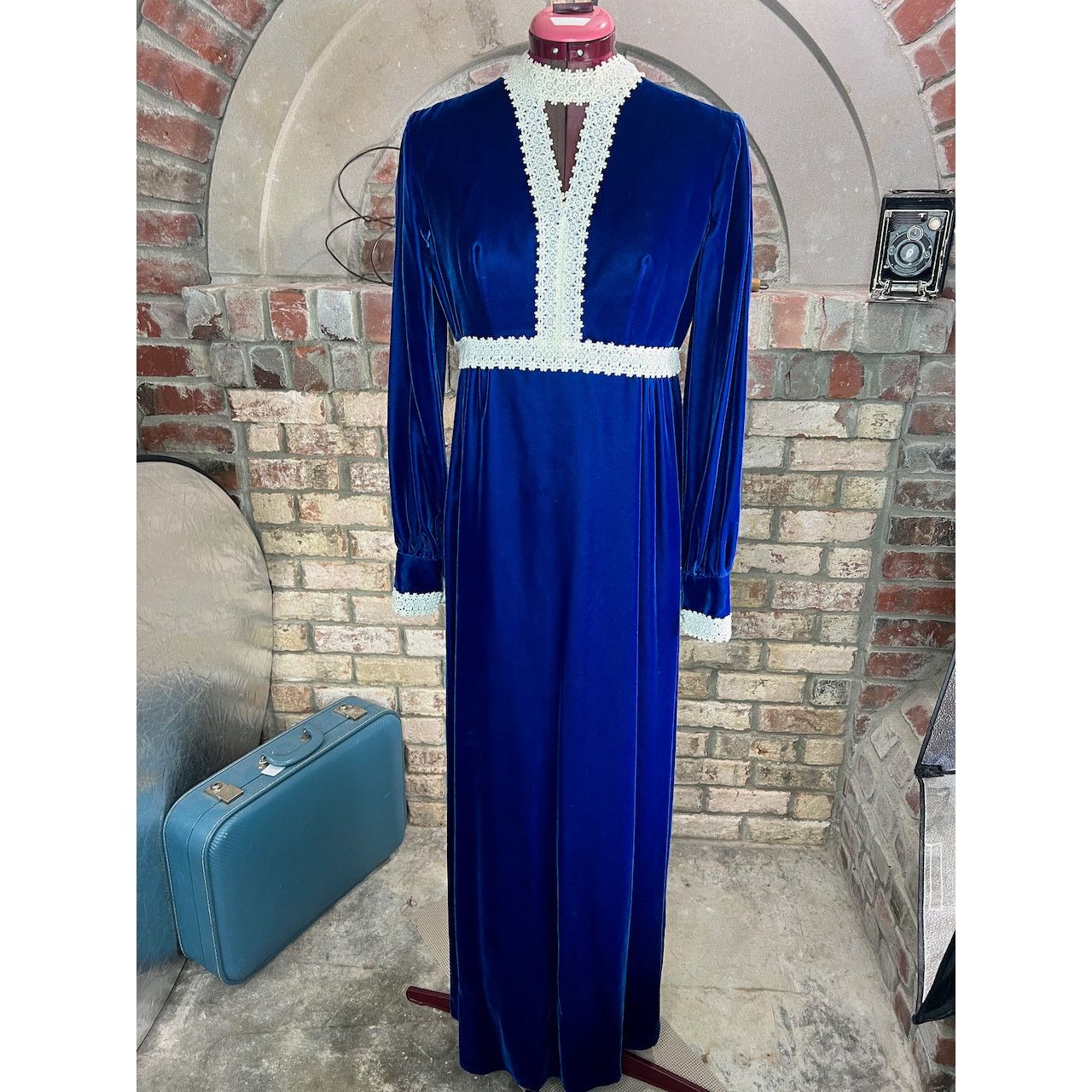 Vintage maxi dress velvet blue lace gothic formal Size XL / US 12-14 / IT 48-50 - 1 Thumbnail