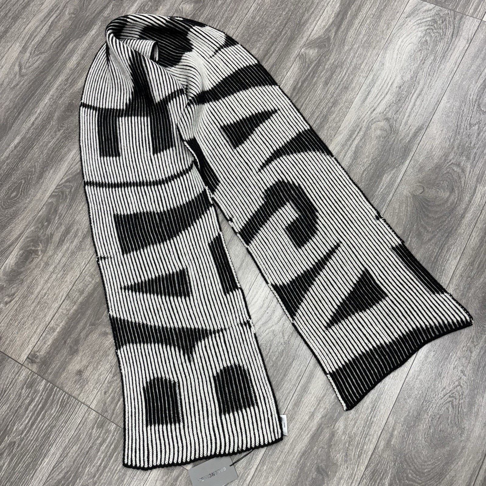 Balenciaga Balenciaga Logo Printed Wool Scarf | NEW! Size ONE SIZE - 1 Thumbnail