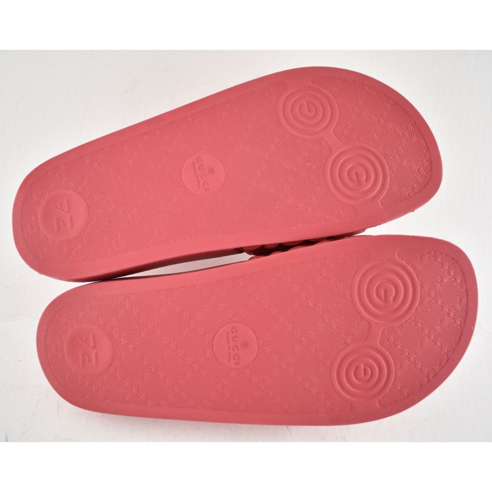 Gucci Gucci Deep Coral Red Rubber Quilted GG Logo Flat Pool Slide Size US 6 / IT 36 - 13 Thumbnail