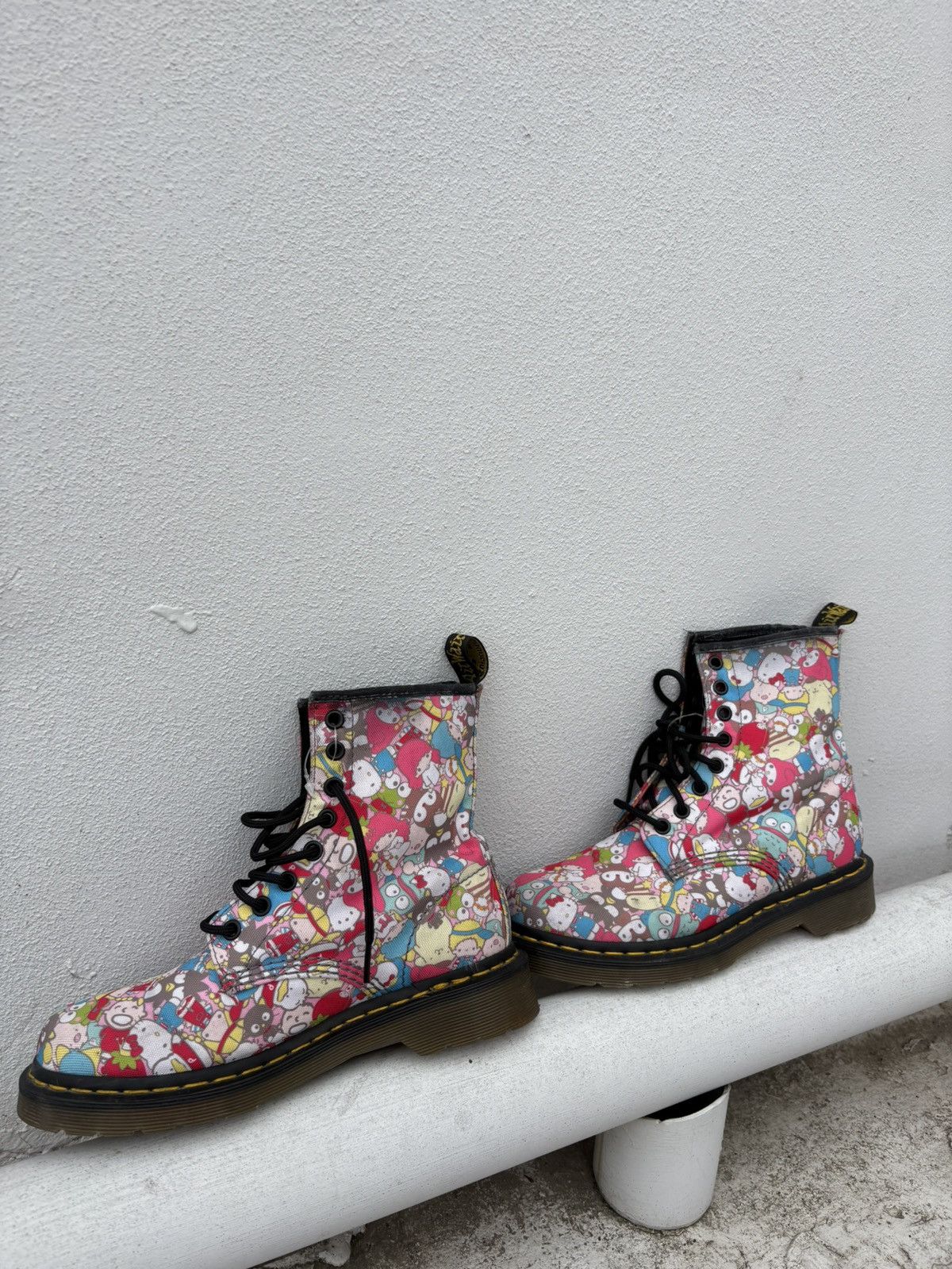 Dr. Martens Dr Martens x Hello kitty limited edition boots Size US 7 / IT 37 - 10 Thumbnail