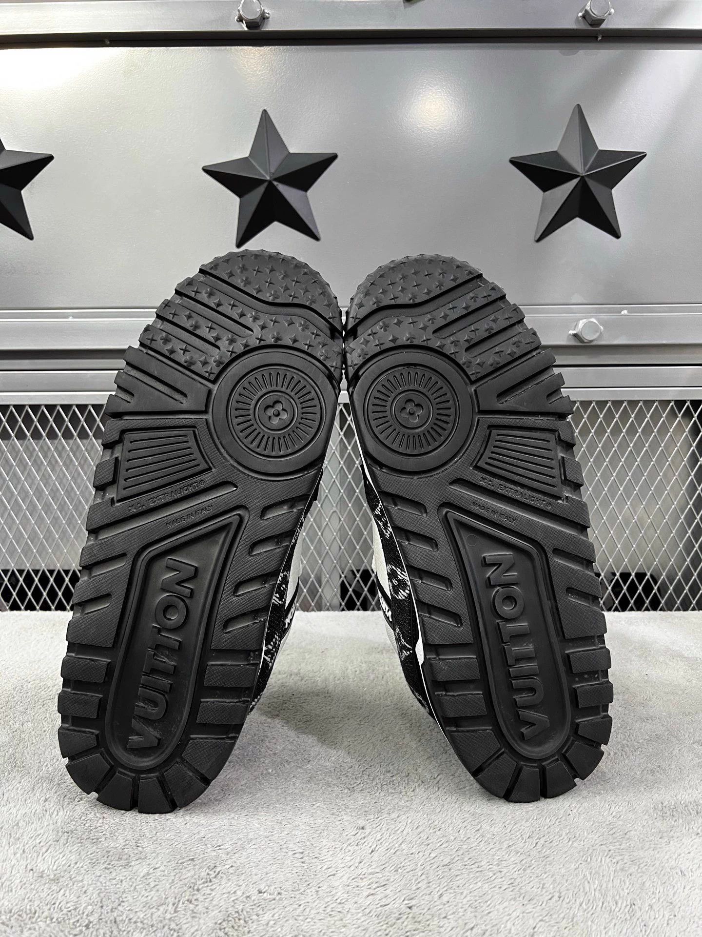 Louis Vuitton LOUIS VUITTON Trainer Maxi 44 Black White Denim Size US 11 / EU 44 - 5 Thumbnail