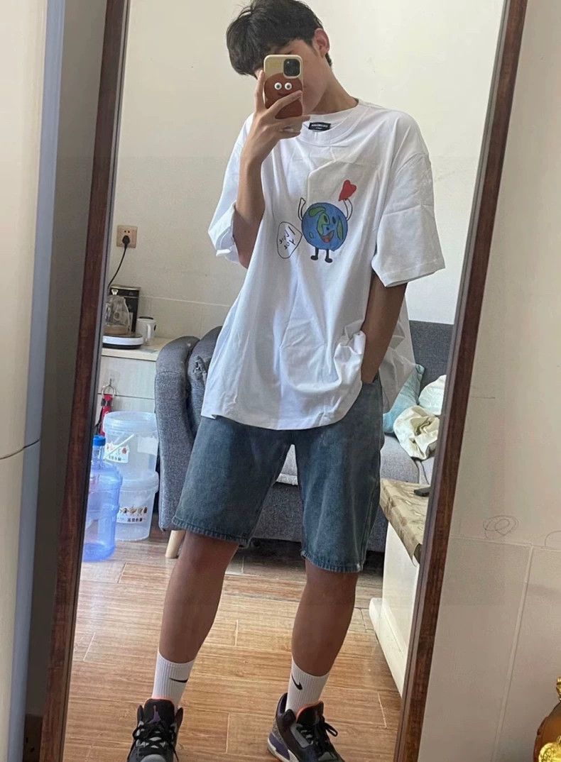 Balenciaga Balenciaga Earth Printed White Short Sleeve Size US S / EU 44-46 / 1 - 7 Thumbnail
