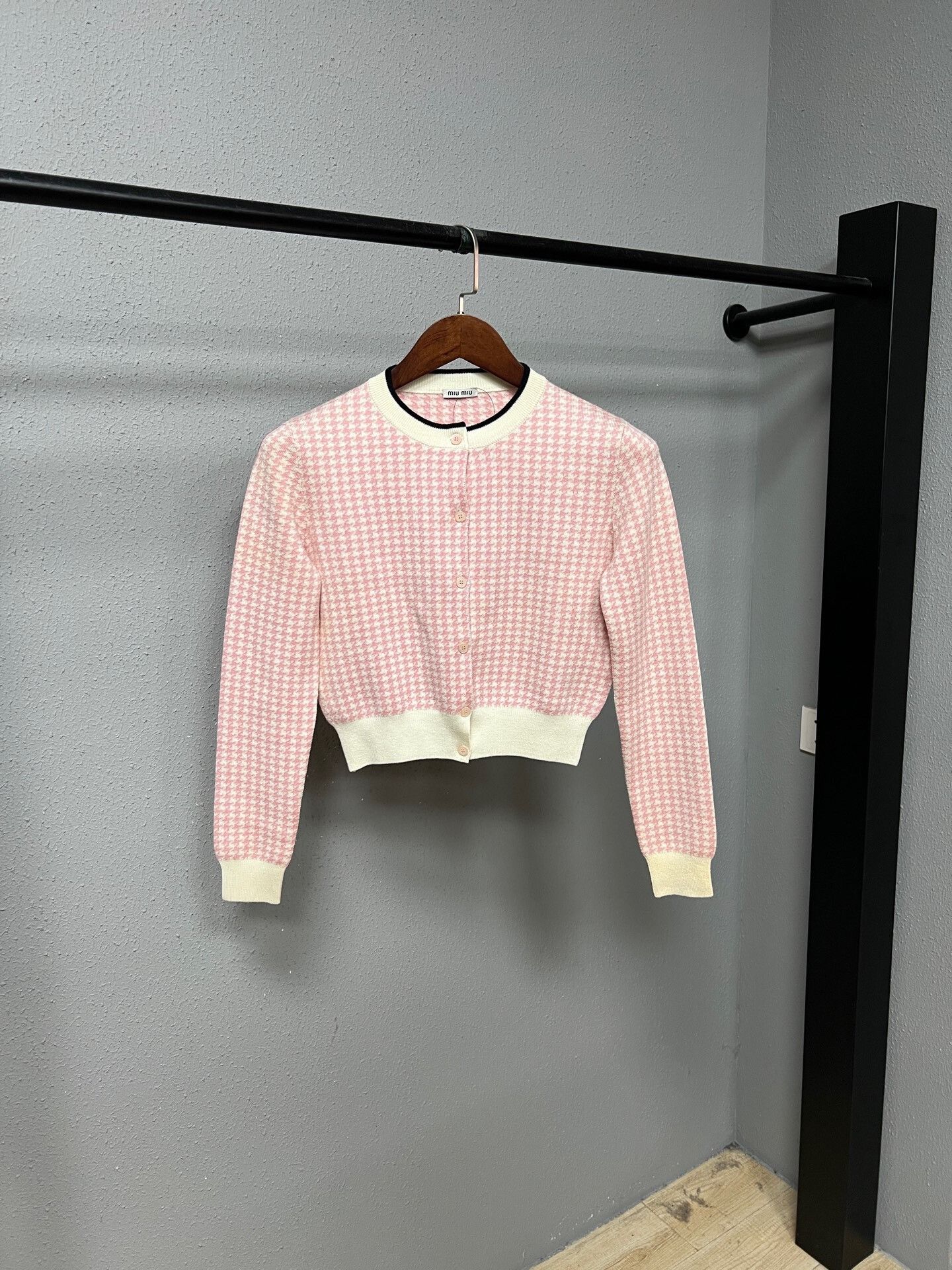Miu Miu pink houndstooth cardigan by Miu Miu Size M / US 6-8 / IT 42-44 - 1 Thumbnail