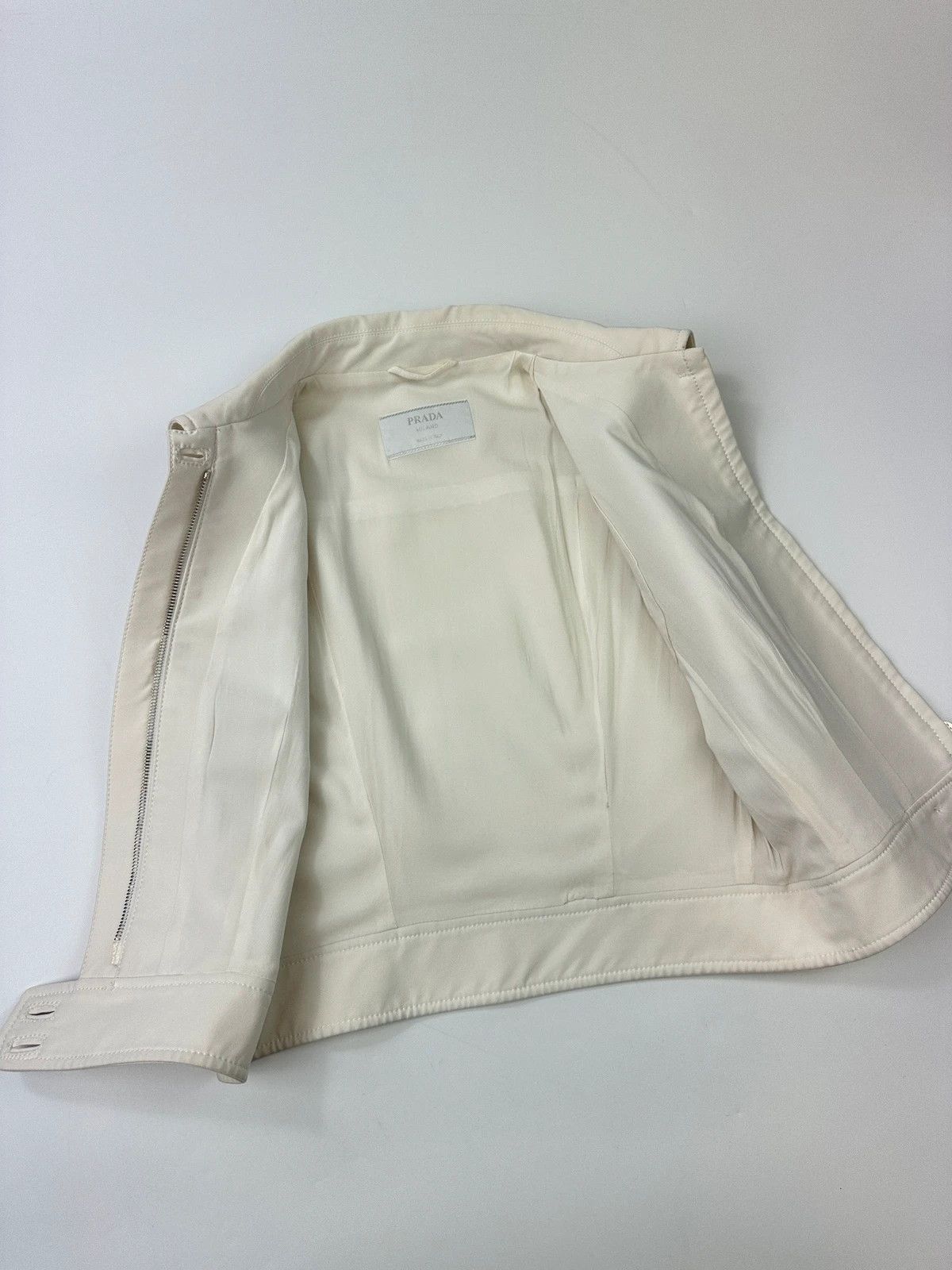 Prada Prada Milano SS1998 White Vest Top Sleeveless Jacket Size M / US 6-8 / IT 42-44 - 8 Thumbnail