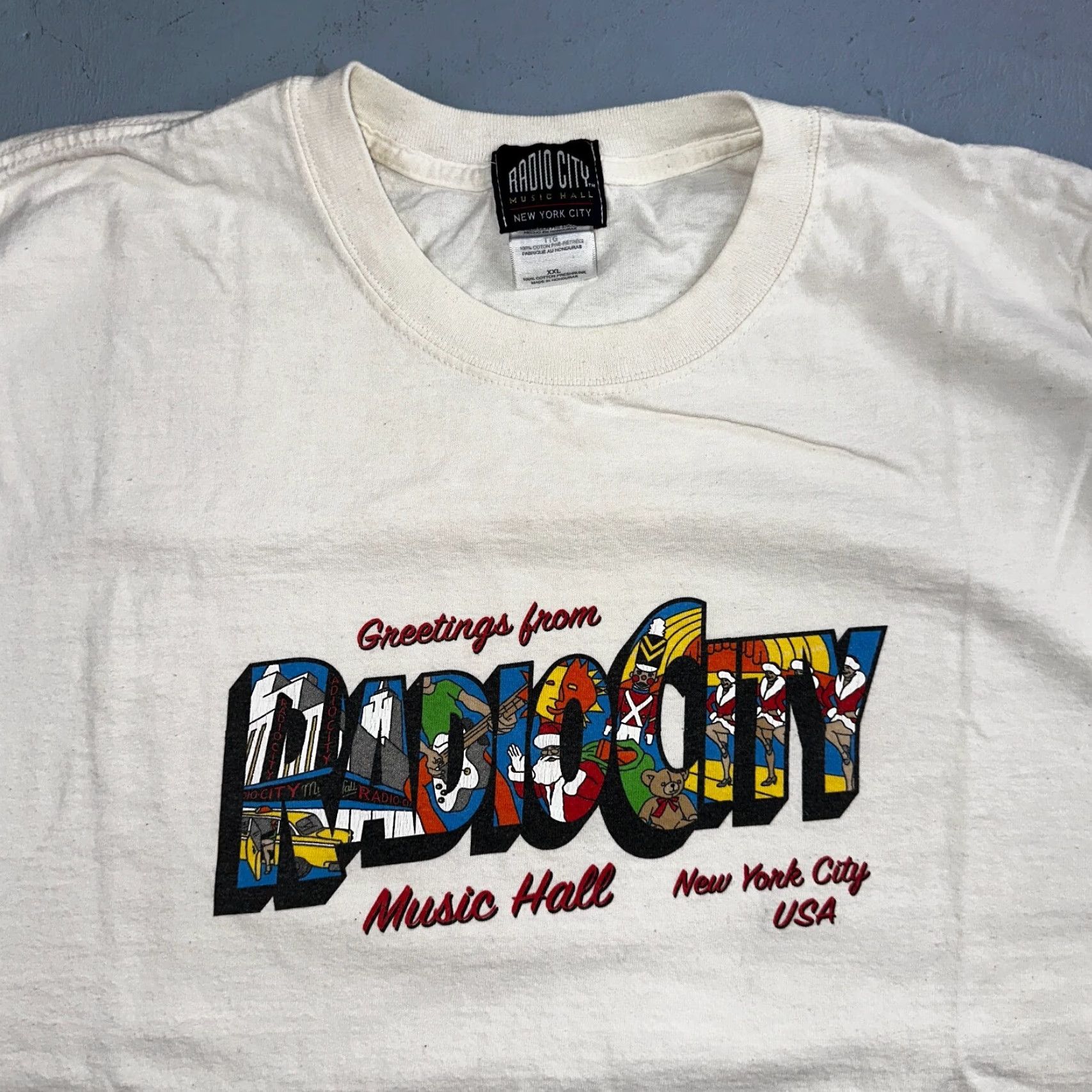 Vintage VINTAGE Radio City Music City Hall T Shirt NYC Y2K 2000s Art Band NYC White 2XL Men Crew Neck Short Sleeve Graphic Print Vintage Theme 70s 80s 90s Size US XXL / EU 58 / 5 - 2 Thumbnail